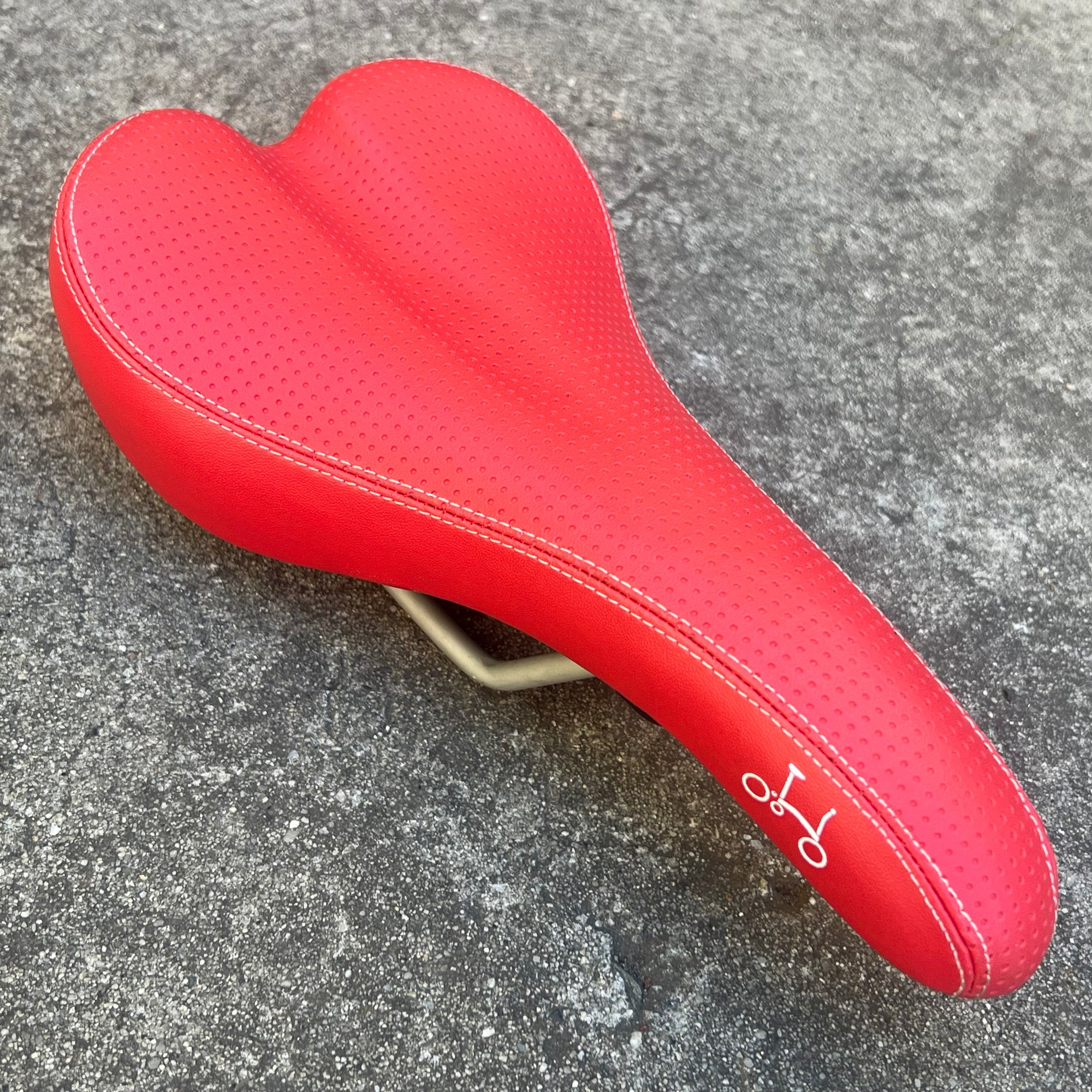 NOS NEW Brompton Red Comfort Saddle Folding Bike Commuter Hollow Cr-Mo Rails Hybrid