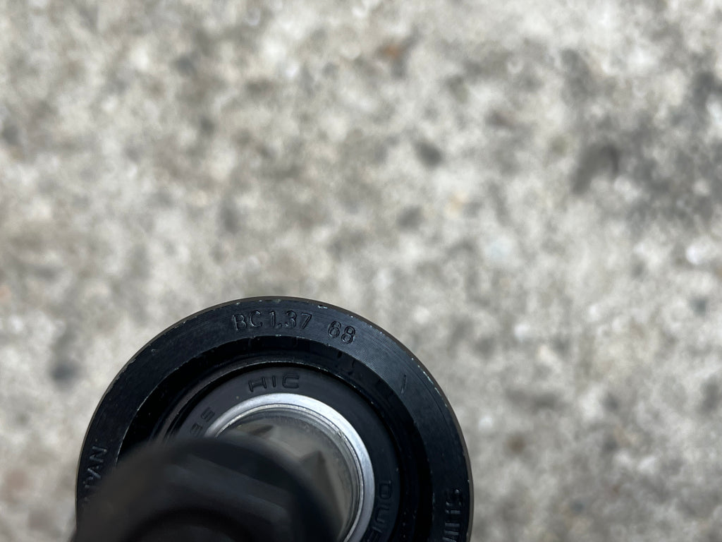 NOS NEW Shimano Deore XT 122.5x68mm BB-UN72 Square Taper Bottom Bracket English