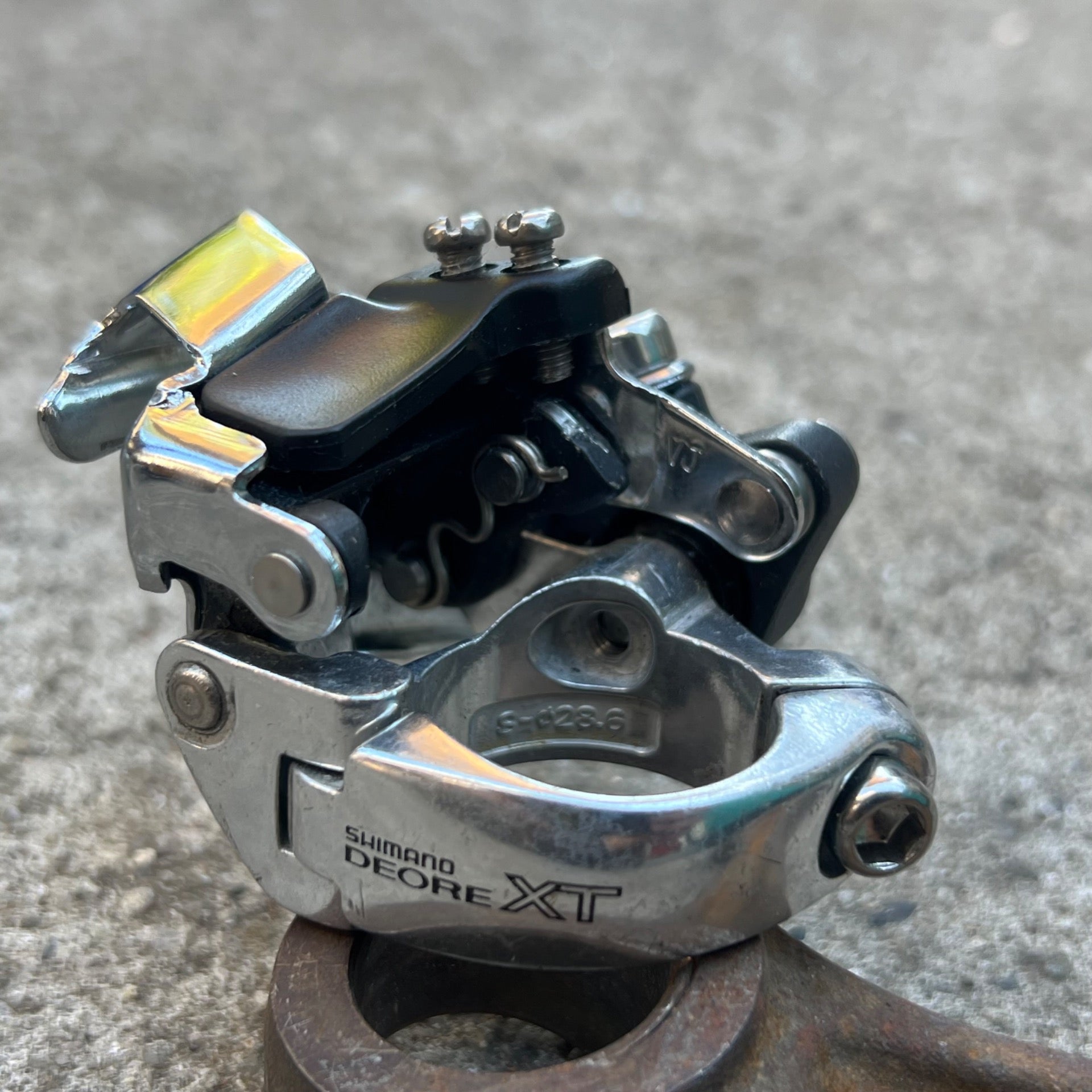 Shimano Deore XT FD-M739 Front Derailleur 28.6mm Bottom Pull Low Clamp MTB