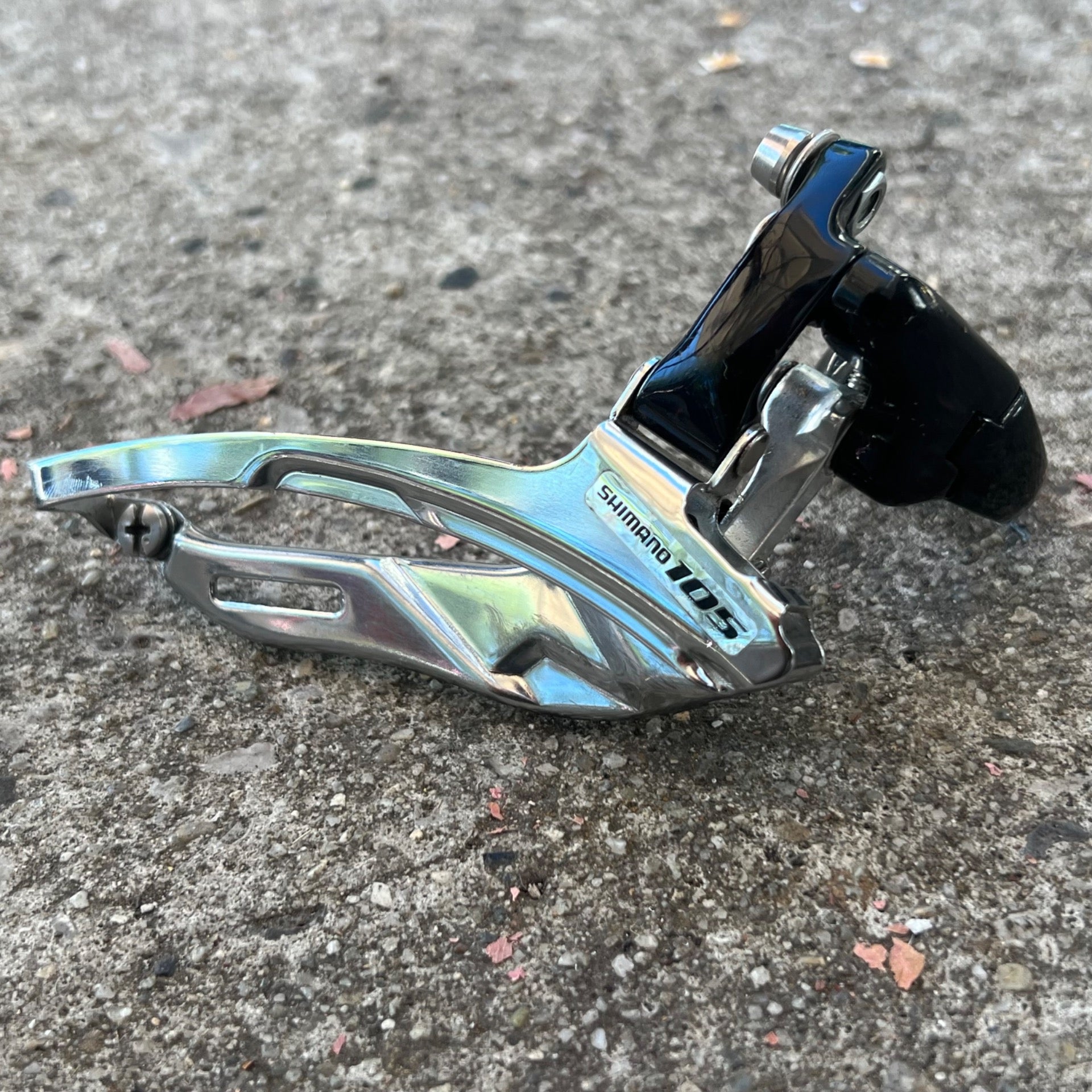 Shimano 105 FD-5504 28.6mm Bottom Pull 3x9 Triple Front Derailleur Road Black 