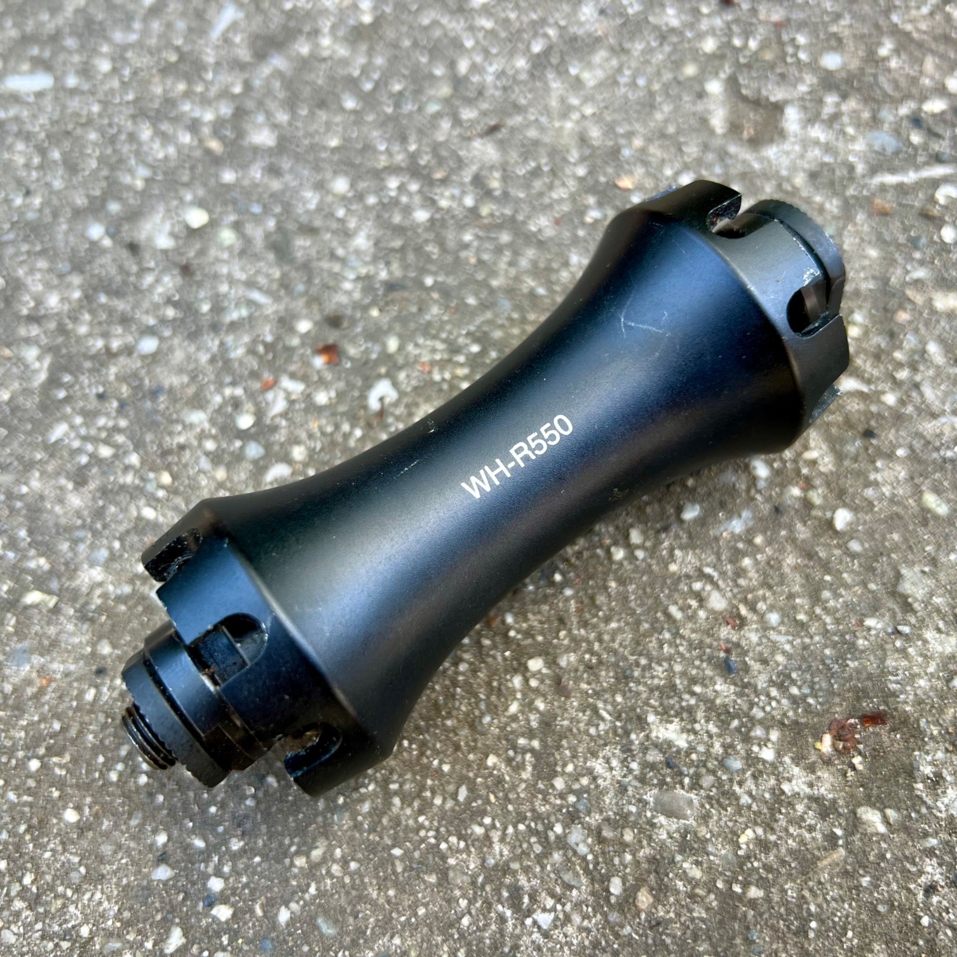 Shimano WH-R550 Front Hub 100mm 16H Hole Black Road Bike Cycling Straight Spoke 