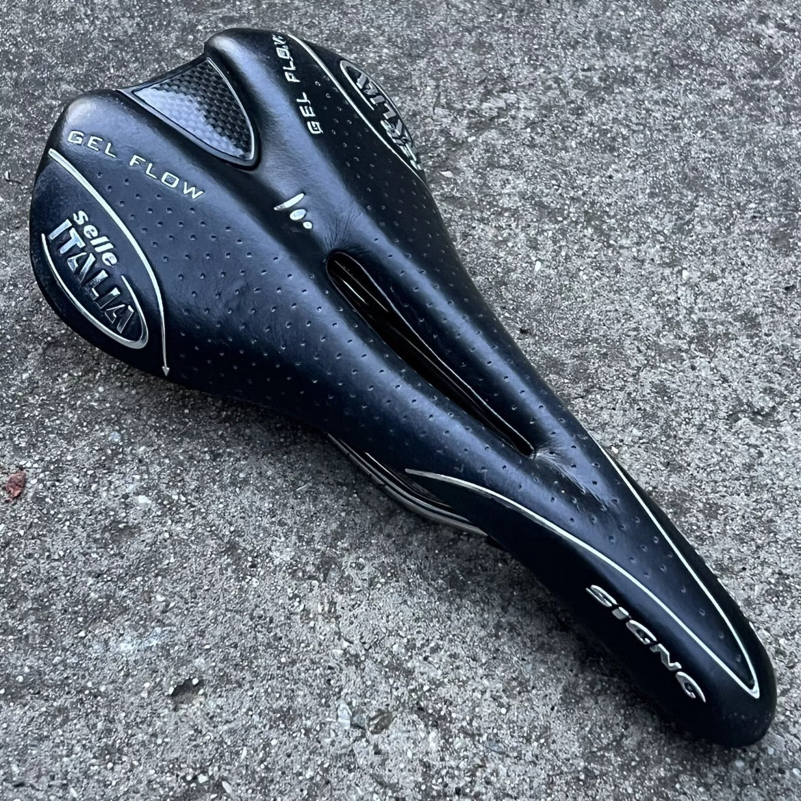 NICE Selle Italia Gel Flow Saddle Signo Carbon Titanium Black Road Racing 236g