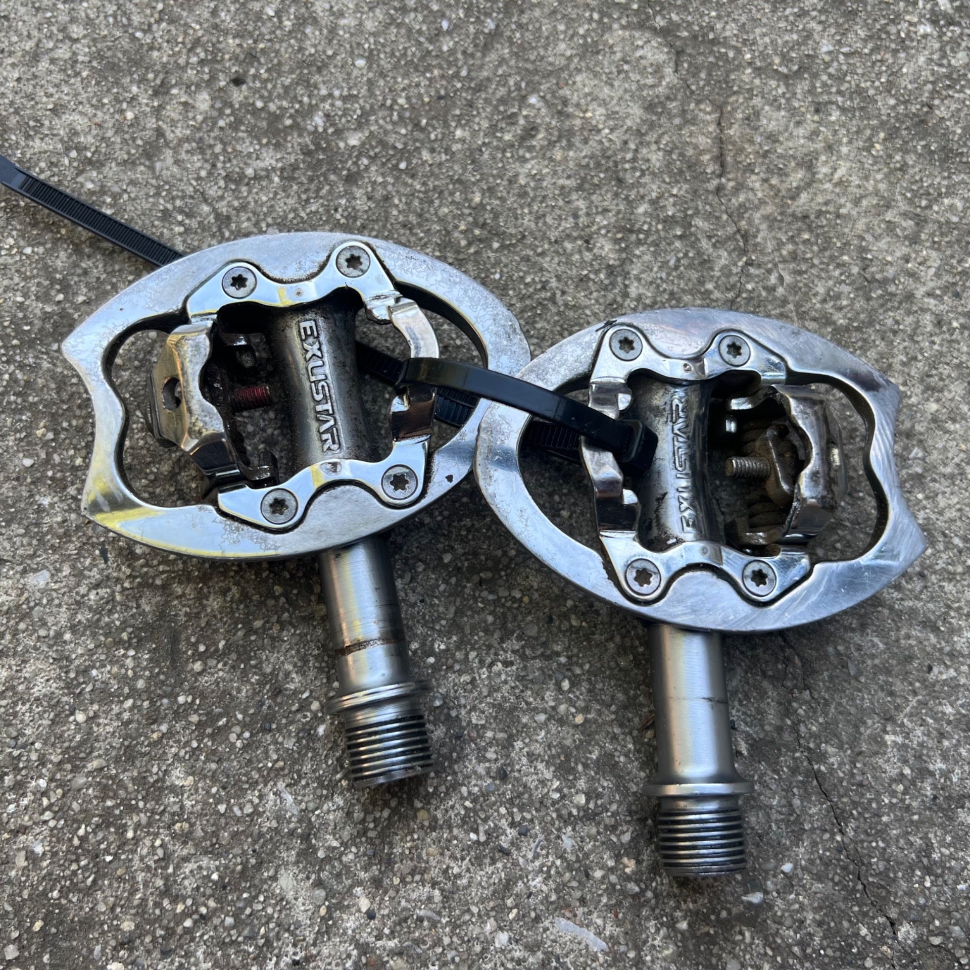Exustar Clipless Pedals Gravel Road Bike SPD Silver Chrome Gray 9/16”