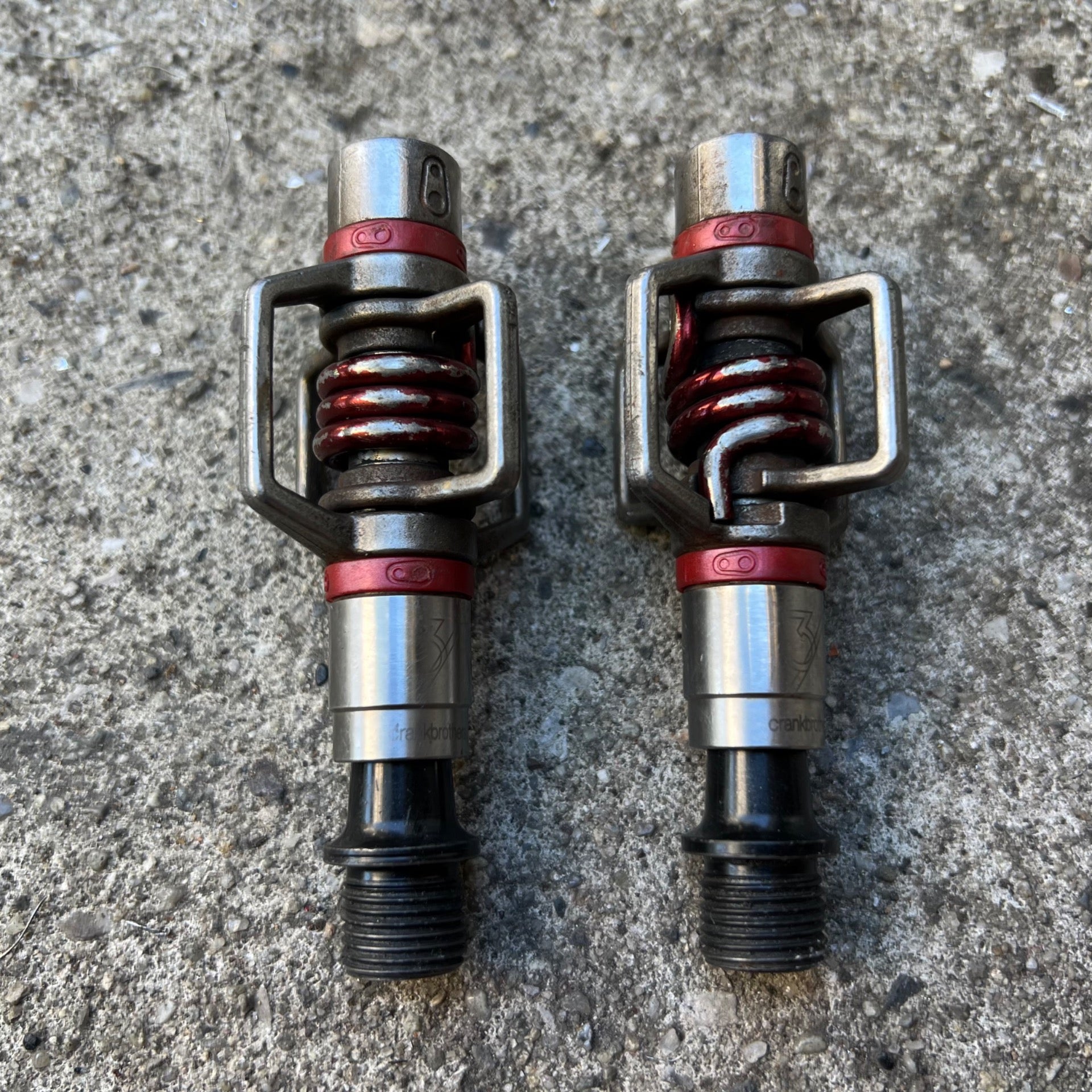 Crankbros Egg Beater 3 Pedals 9/16” Clipless CX Gravel Road XC MTB Red Silver