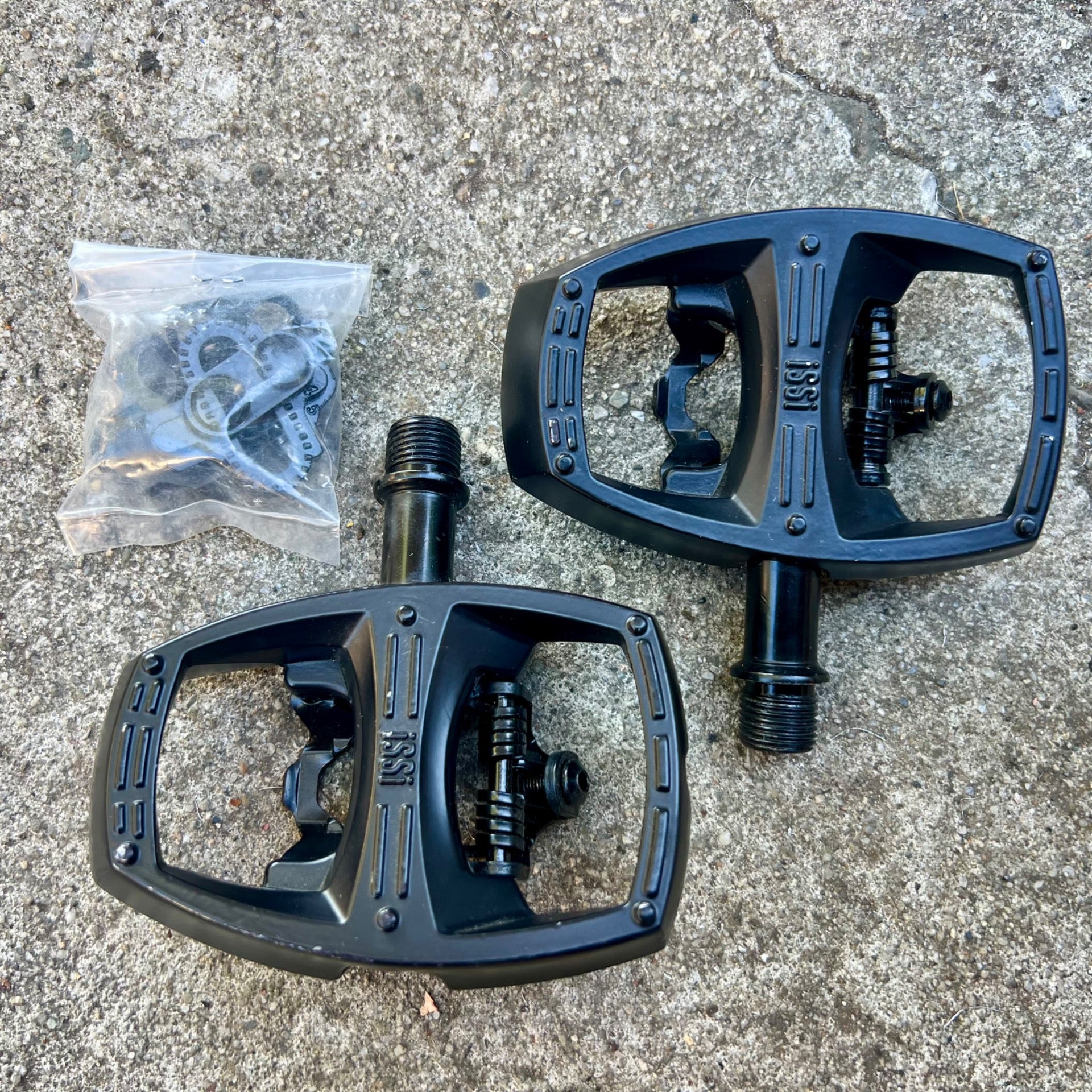 NEW ISSI Flip I Pedals Platform & SPD Gravel Touring Road Bike Black w Cleats 