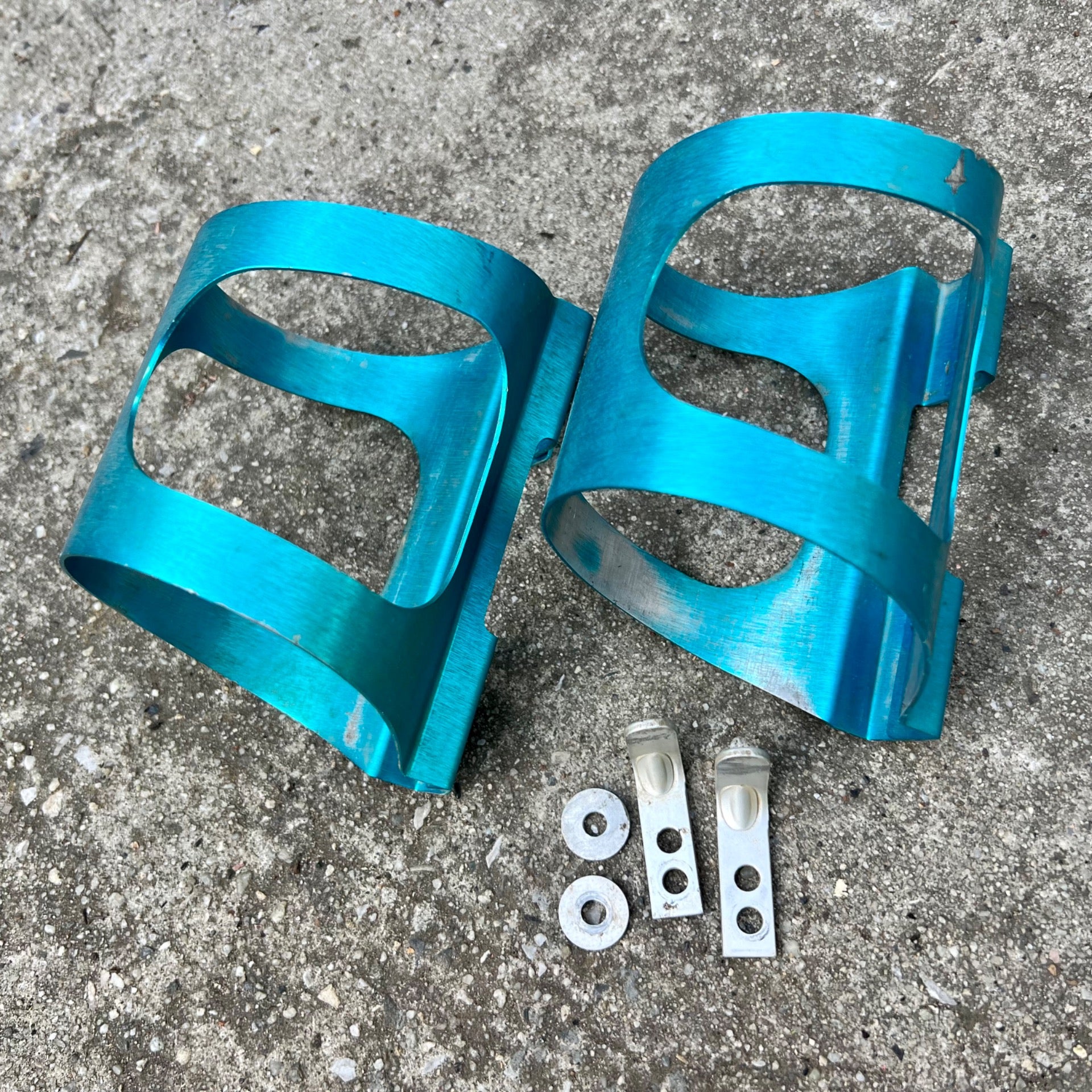 Ringle Bottle H20 Cages Blue Turquoise Anodized Pair 1990s Vintage Retro MTB 