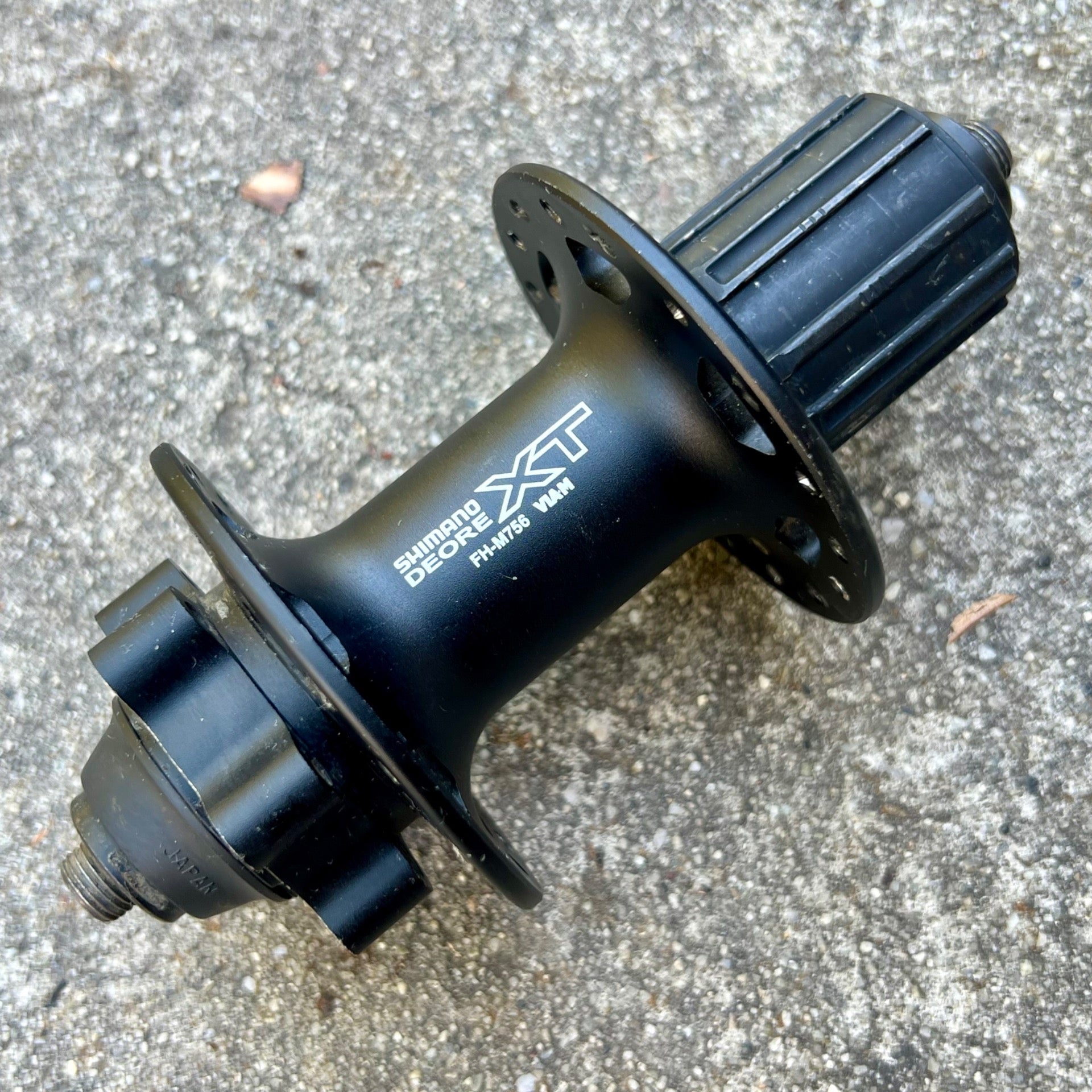 Shimano Deore XT FH-M756 Rear Hub 32H Hole 135mm 8/9/10 Speed MTB Disc 6 Bolt