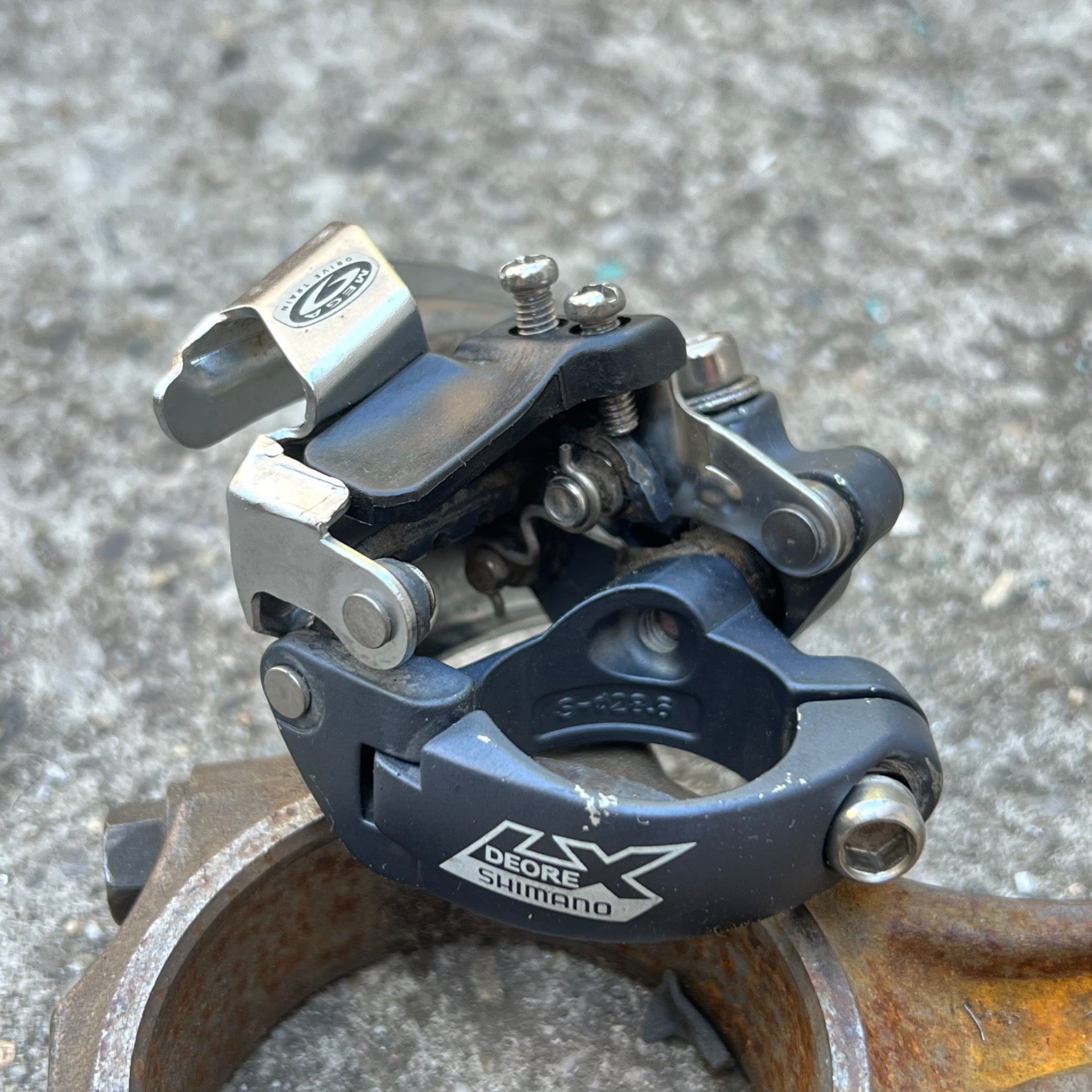 Shimano Deore LX FD-M570 28.6mm Bottom Pull Front Derailleur Triple Low Clamp 