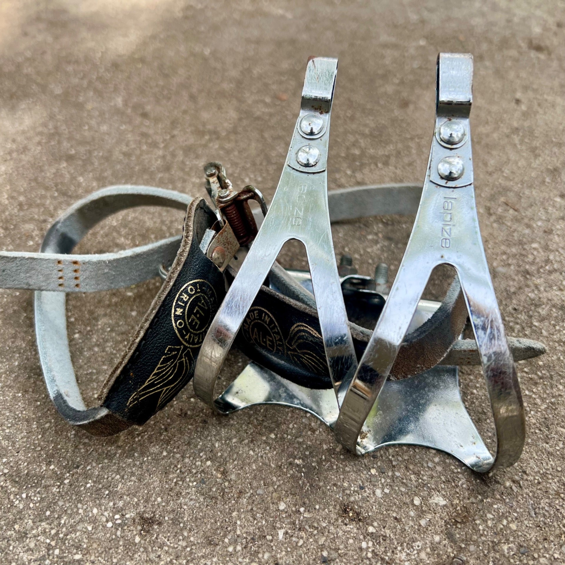 Lapize Toe Clips & Straps Size Medium Vintage Road Bike Chrome ALE Torino Retro