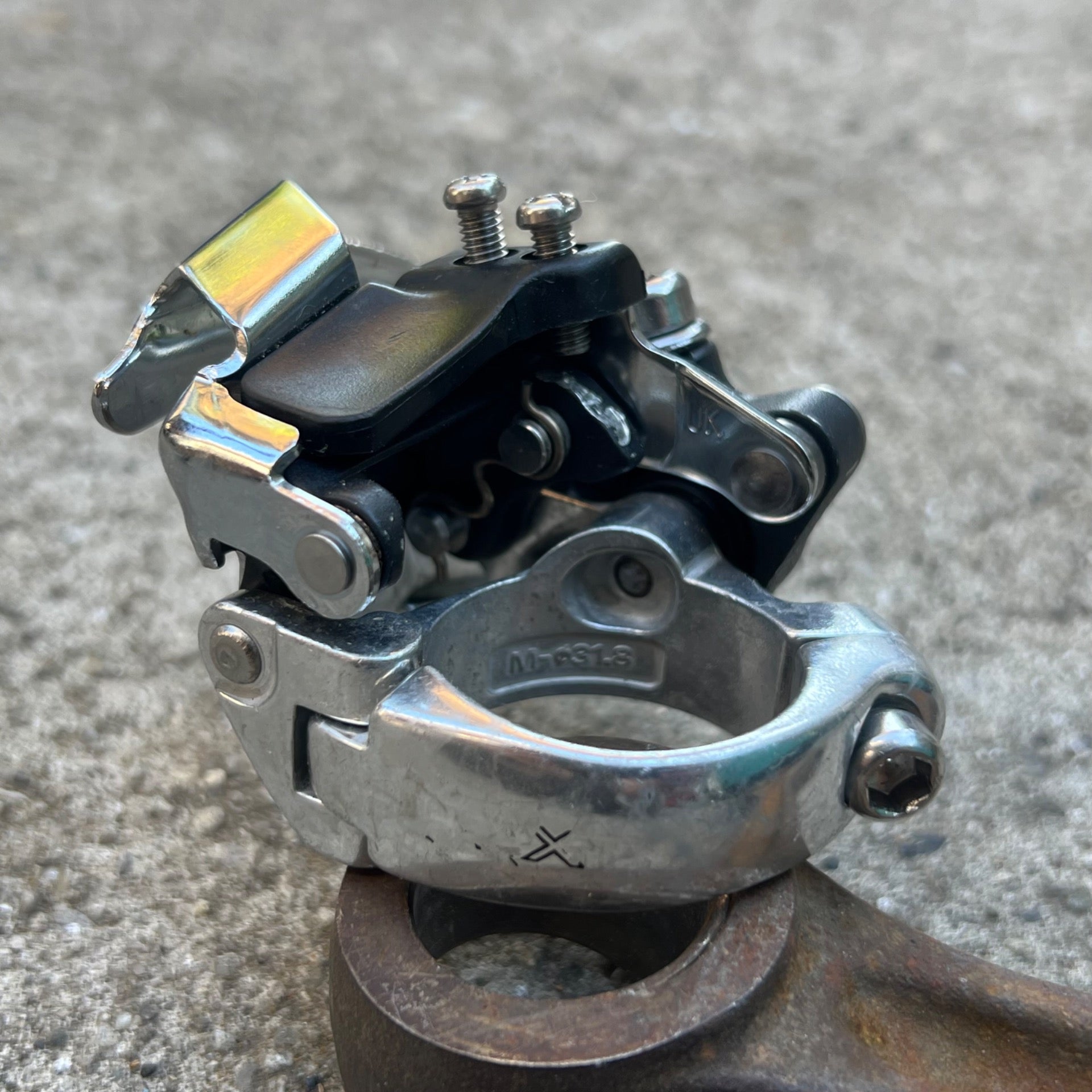 Shimano Deore XT FD-M739 Front Derailleur 31.8mm Bottom Pull Low Clamp MTB