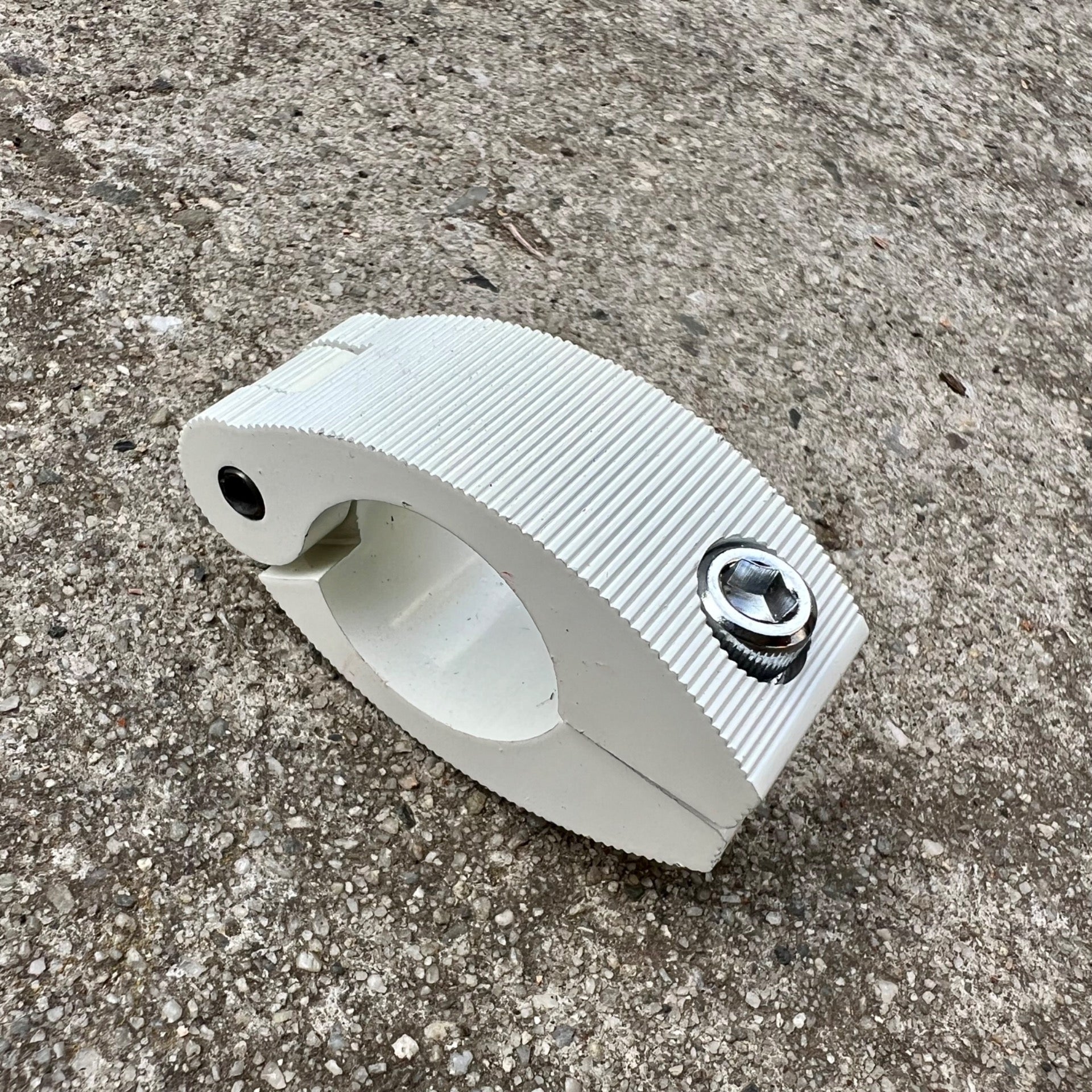 NOS Strong 25.4mm BMX Seatpost Clamp Hinged Hinge Bolt On White Retro OG 80’s
