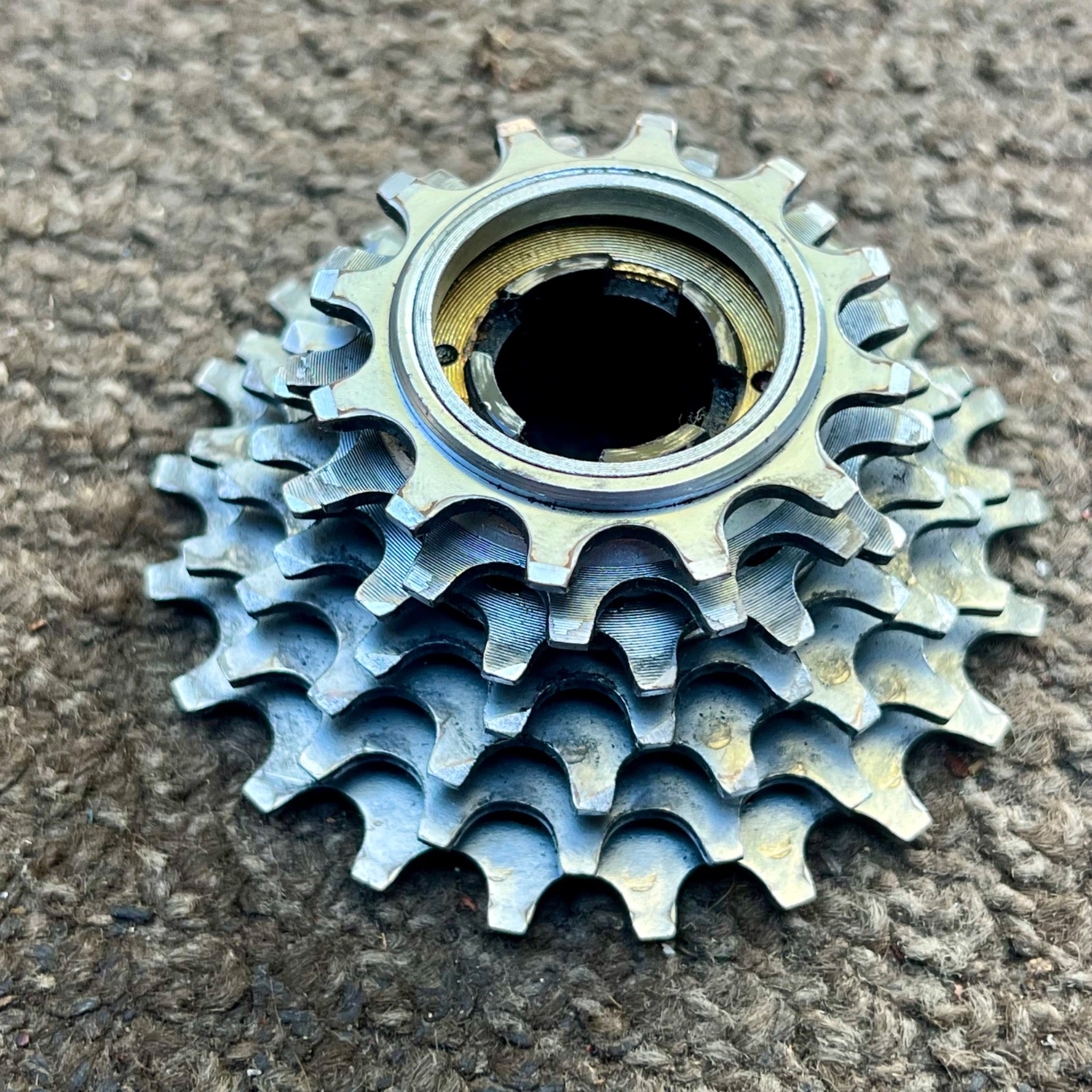Suntour Winner Pro 12-21 7 Speed 4 Notch Freewheel English Thread Vintage