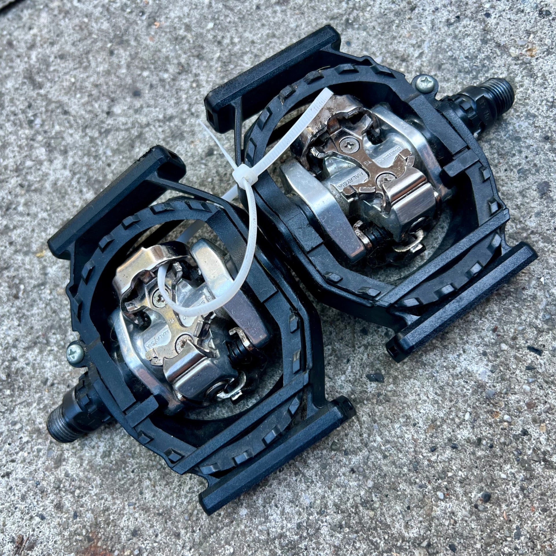 Shimano PD-M424 Clipless SPD Platform Pedals For Hybrid Mountain Bike 