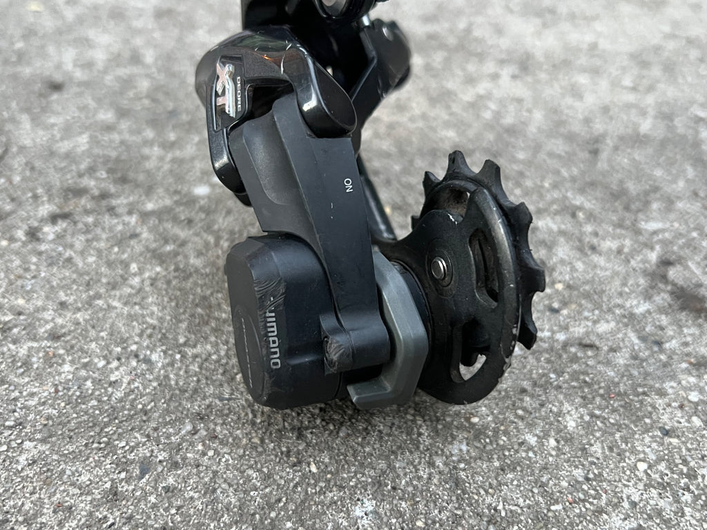Shimano Deore XT M8000 GS 11 Speed Medium Cage Rear Derailleur Clutch Shadow  - Image 3