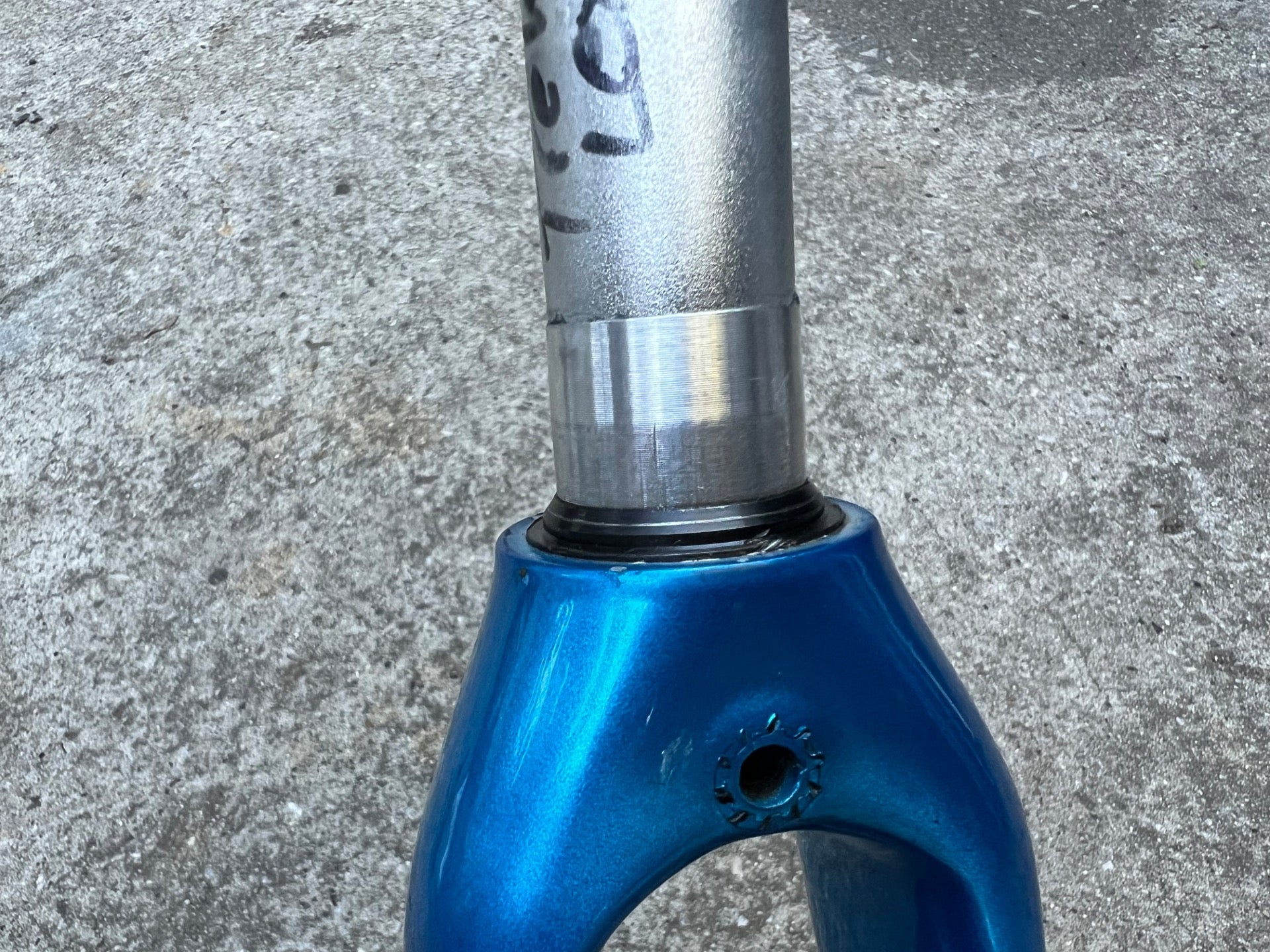 2014 Trek Lexa Carbon Fork 700c 1 1/8” 9” Threadless Steerer Blue White Road  - Image 3