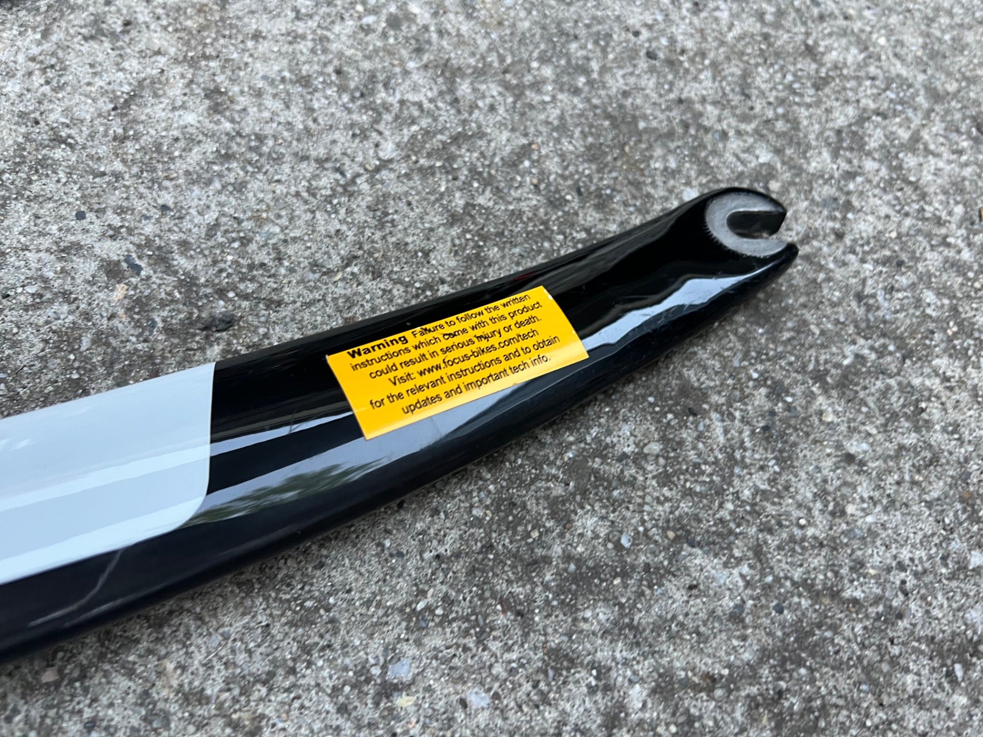 Focus FF Carbon Fork 700c 1 1/8” to 1 1/4” Tapered Threadless Rigid Black White  - Image 4