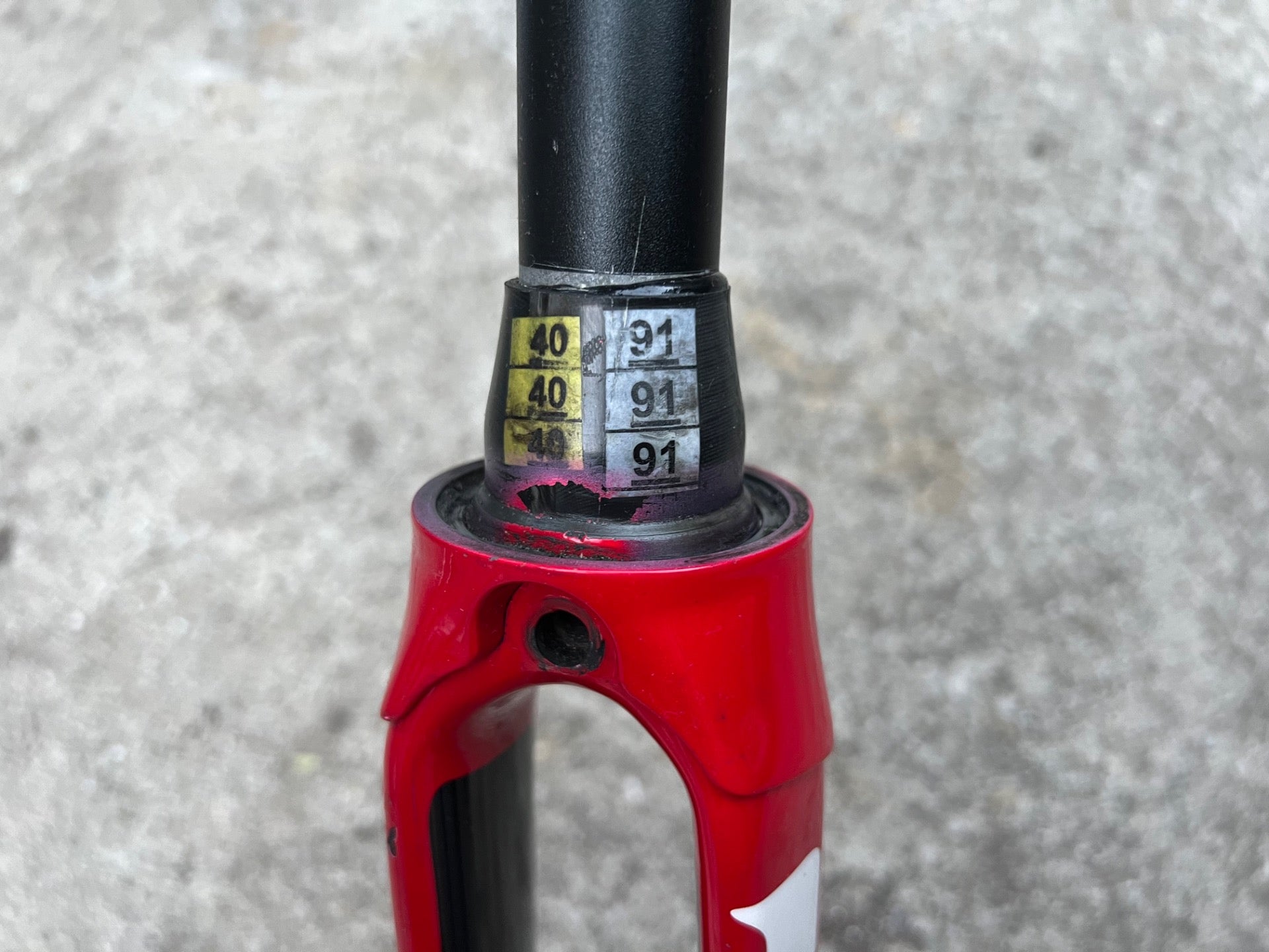 Trek RXL Bontrager 1 1/8” Tapered Carbon Fork Red White Aluminum Road Bike Race - Image 4