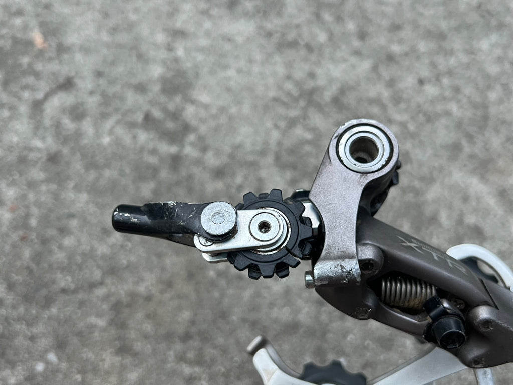 Shimano XTR RD-M951 Rapid Rise Rear Derailleur 8 Speed Medium Cage MTB Mountain - Image 4