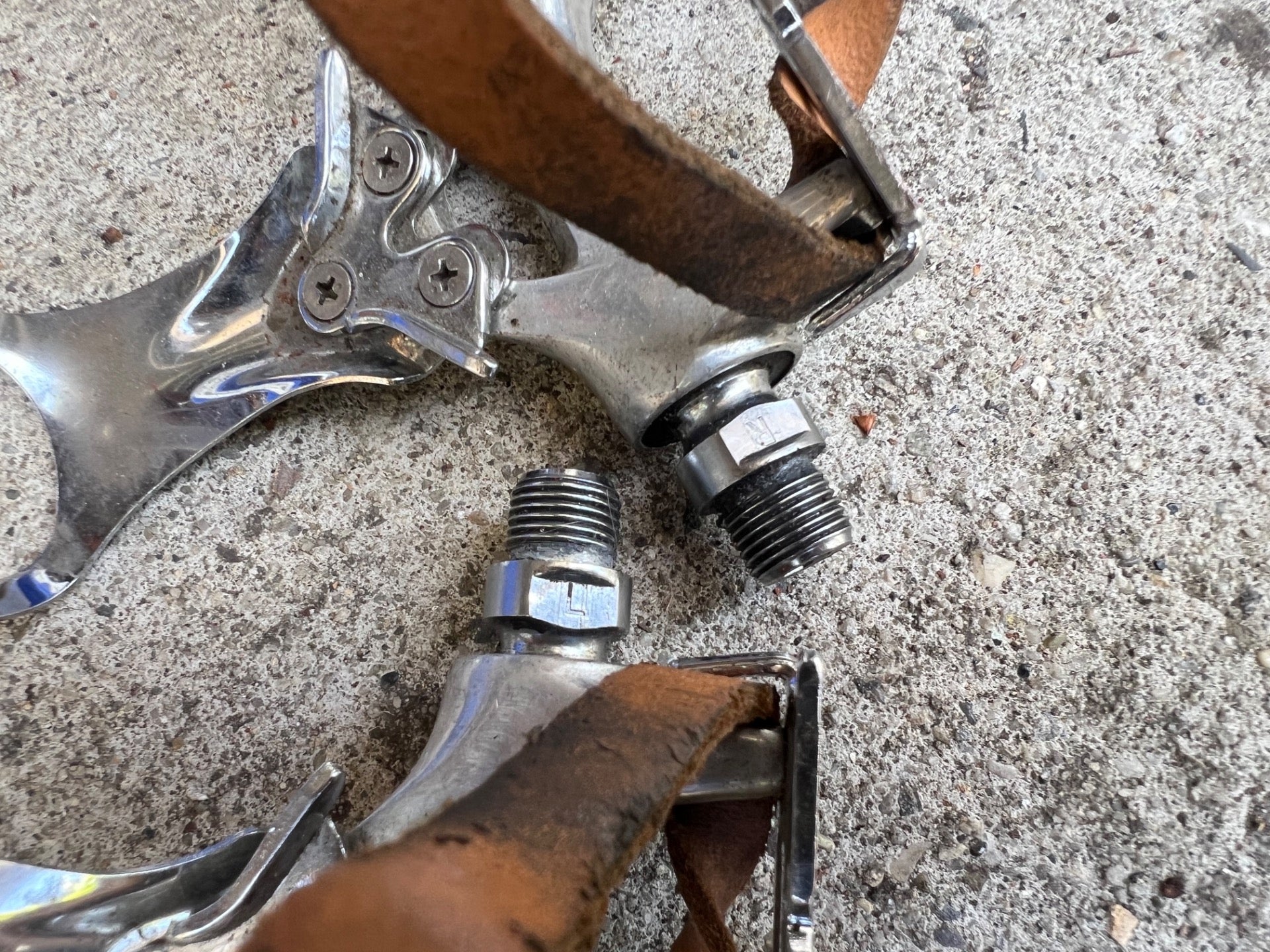 Shimano 600 PD-6207 Toe Clip Pedals W Toe Clips & Straps Vintage Touring Road   - Image 5