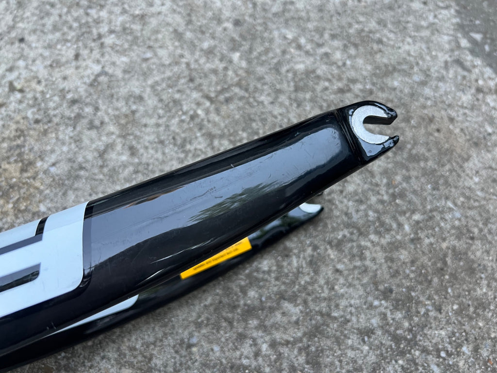 Focus FF Carbon Fork 700c 1 1/8” to 1 1/4” Tapered Threadless Rigid Black White  - Image 5