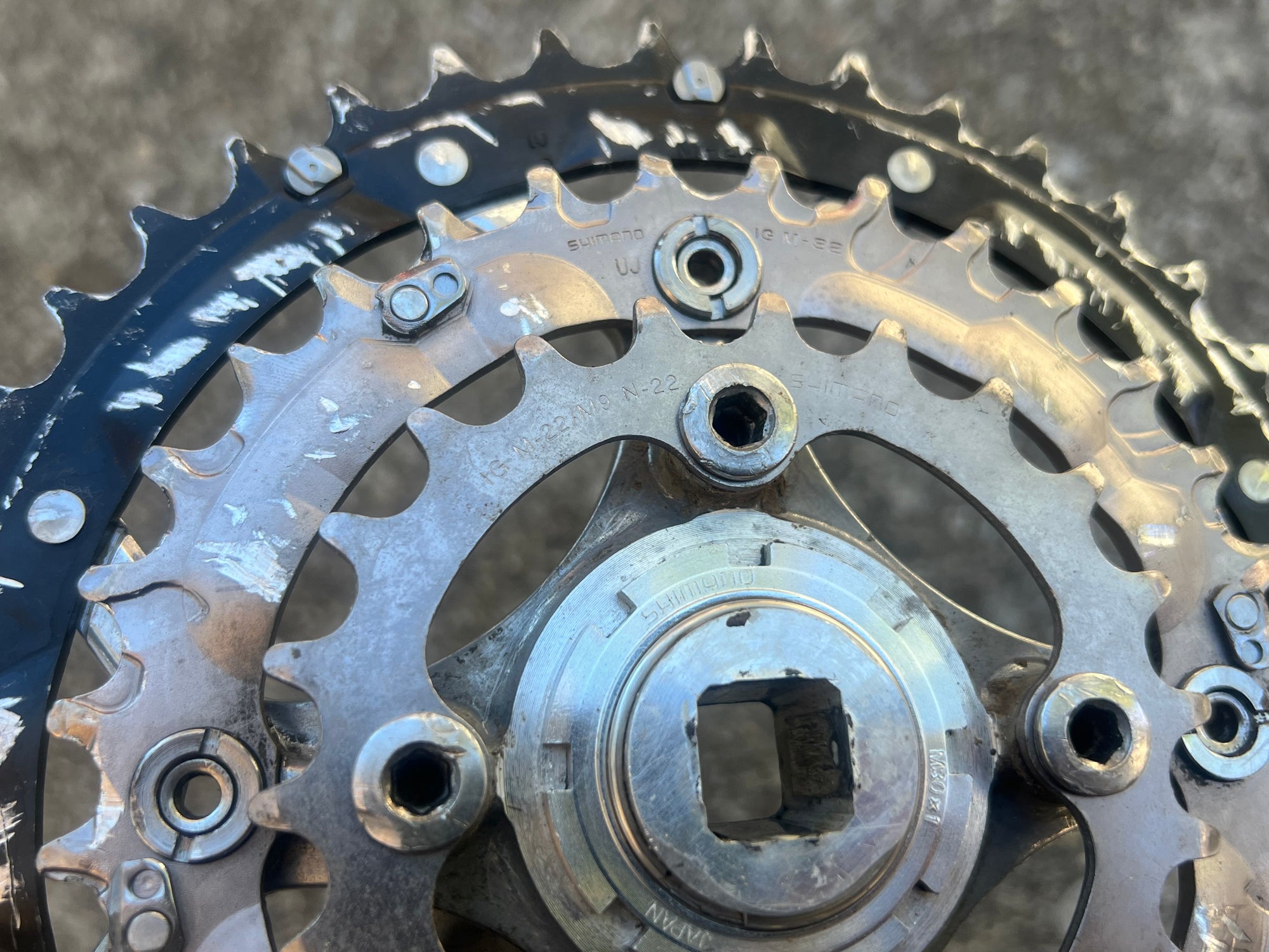 Shimano Deore LX FC-M569 175mm 42-32-22 Triple Square Taper Crankset