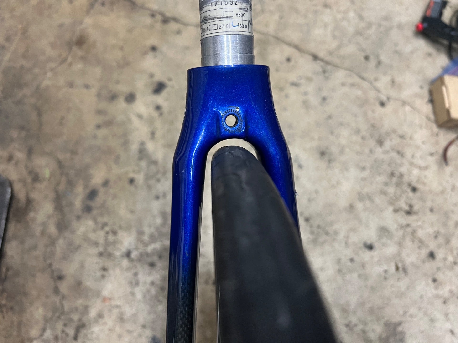 Bontrager Carbon Fork 700c 1 1/8” 8.5” Threadless Steerer Black Blue Road Fiber - Image 6