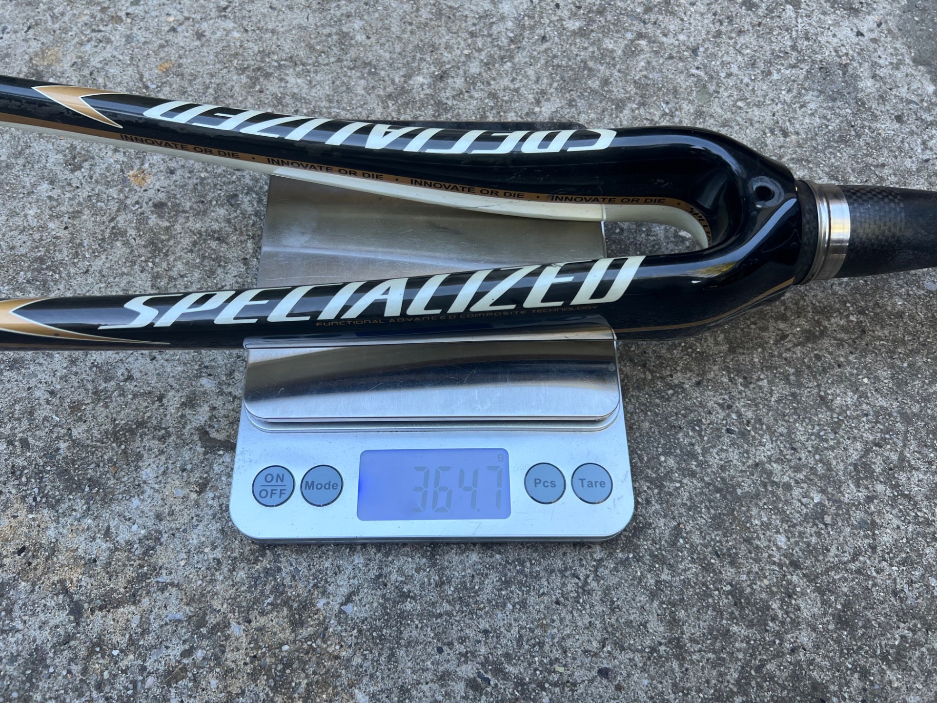 Specialized FACT 700c Carbon Fork 1 1/8” to 1 1/2” 8” Tapered Black Gold Road  - Image 7