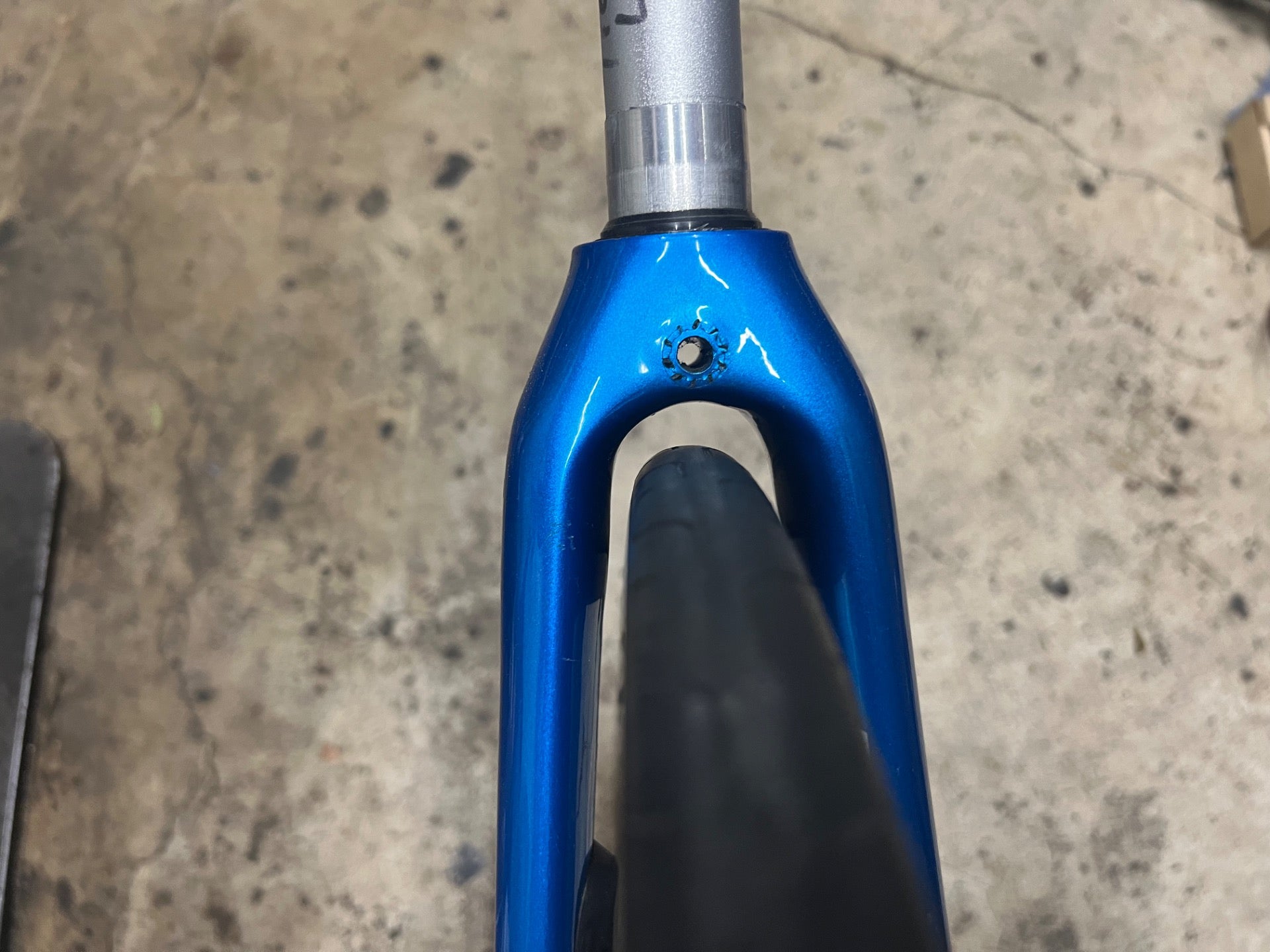 2014 Trek Lexa Carbon Fork 700c 1 1/8” 9” Threadless Steerer Blue White Road  - Image 7