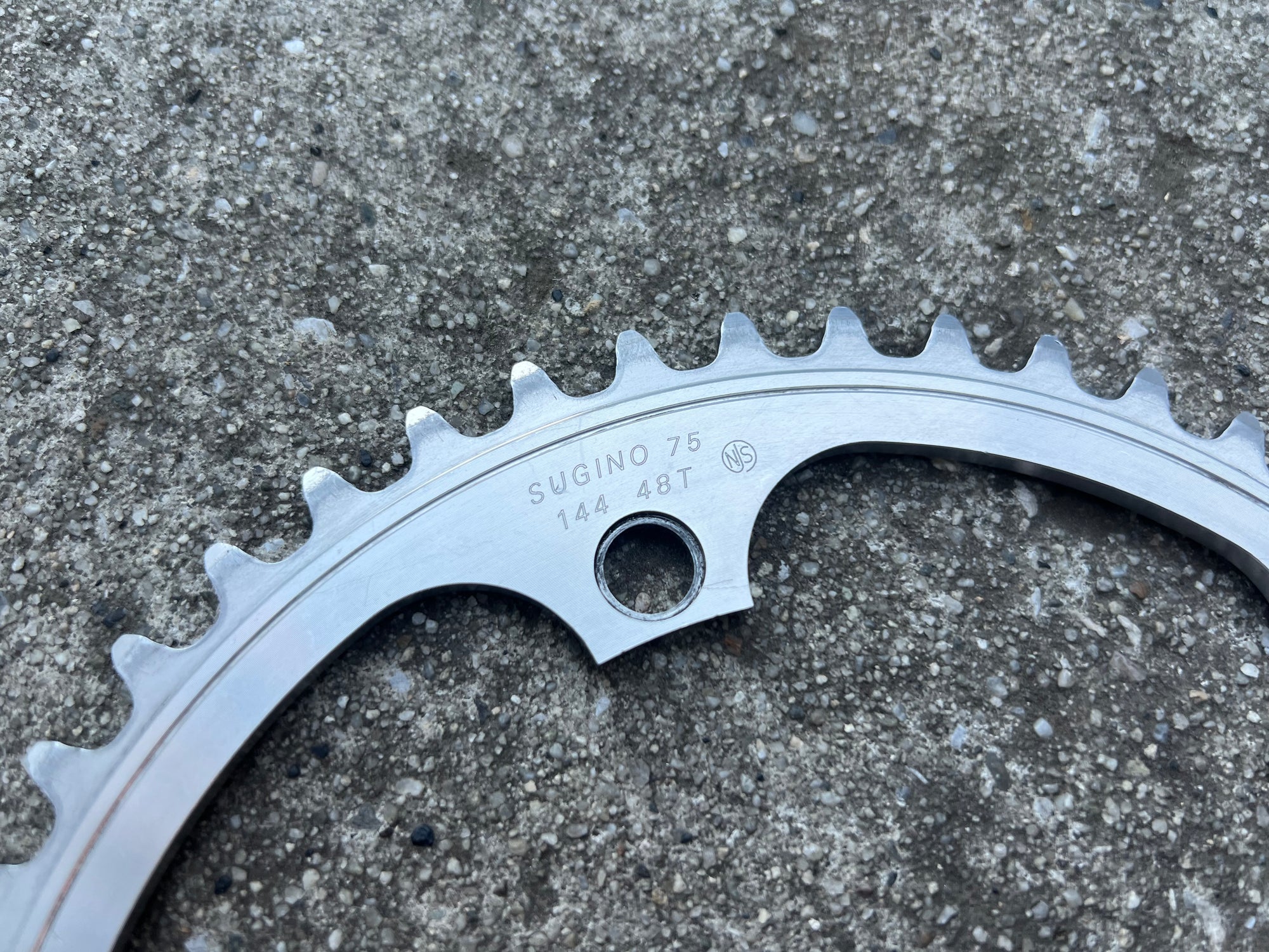 Sugino 75 144 BCD 48T NJS 1/8” Silver Gray 5 Bolt Arm Track Chainring