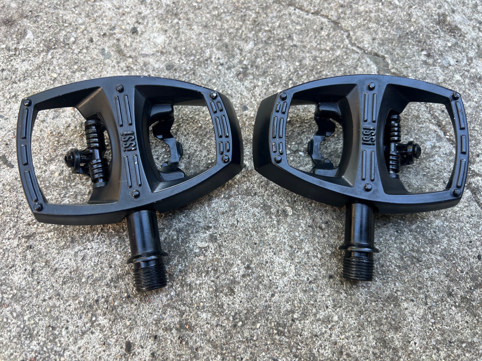 NEW ISSI Flip I Pedals Platform & SPD Gravel Touring Road Bike Black w Cleats  - Image 2