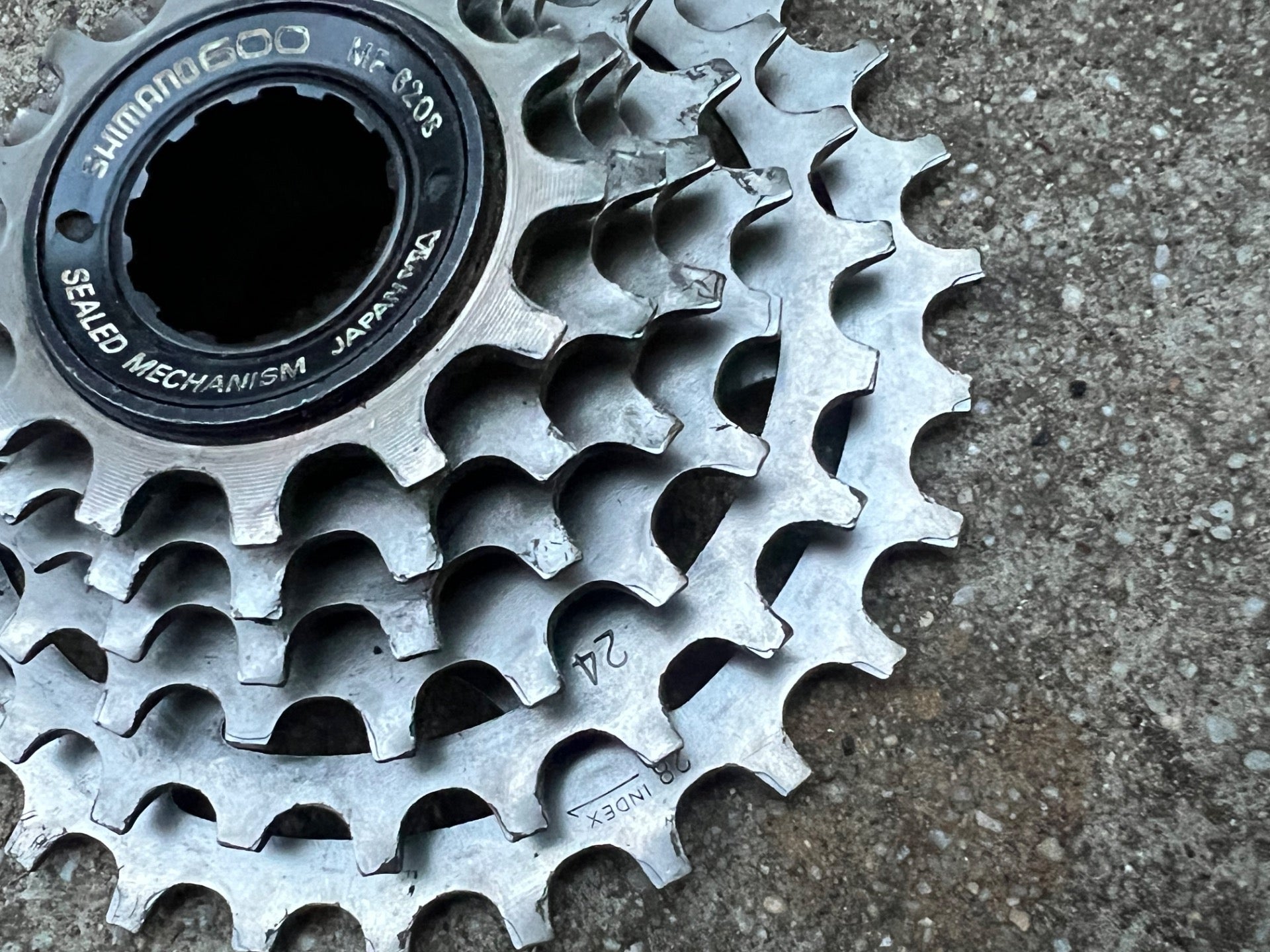 Shimano 600 6208 13-28T 6 Speed Freewheel Vintage Road Touring Wide Range Silver - Image 2