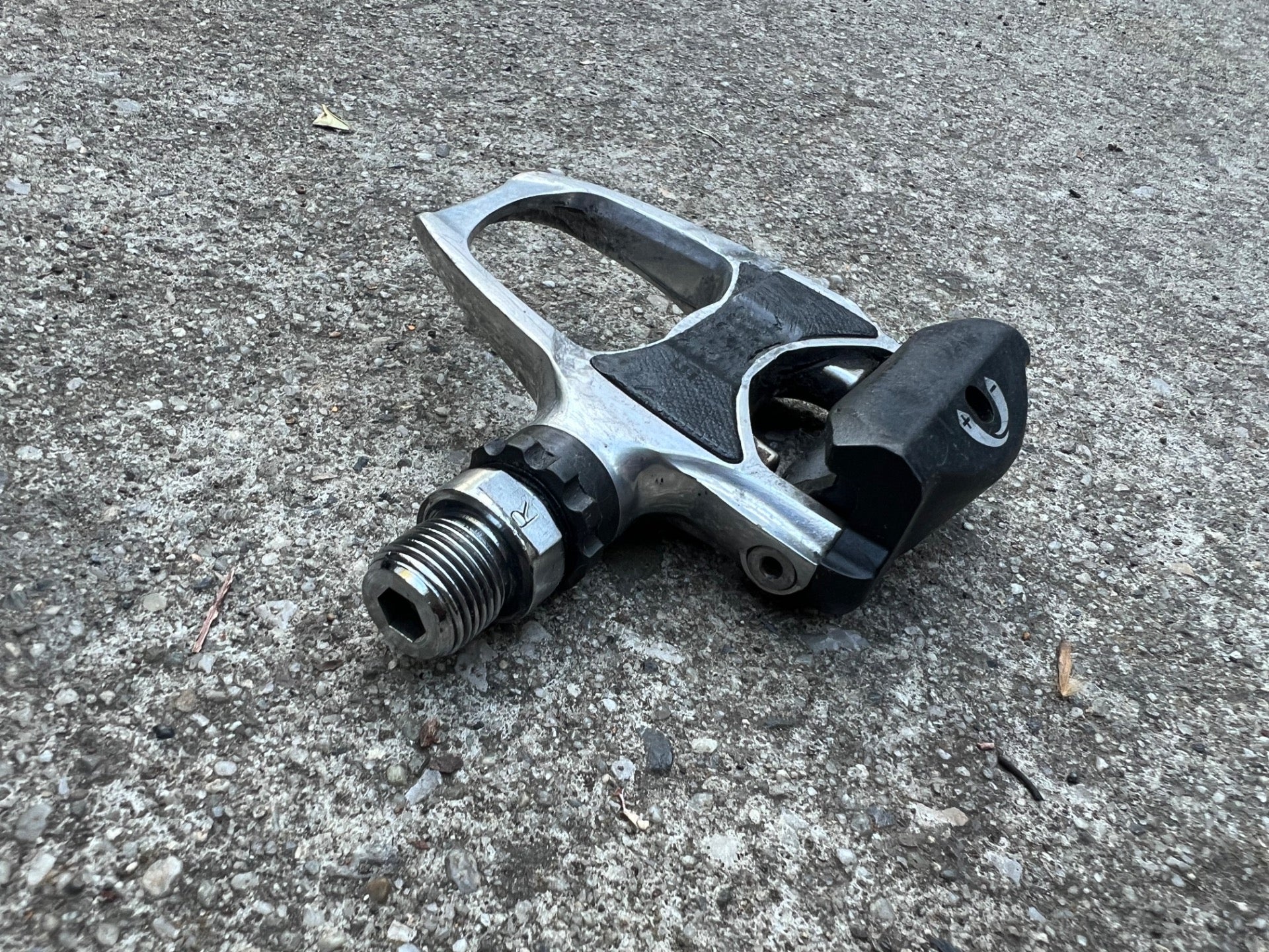 Shimano PD-R600 Right Drive Side Pedal SPD SL Clipless Road Gravel Bike Silver  - Image 2