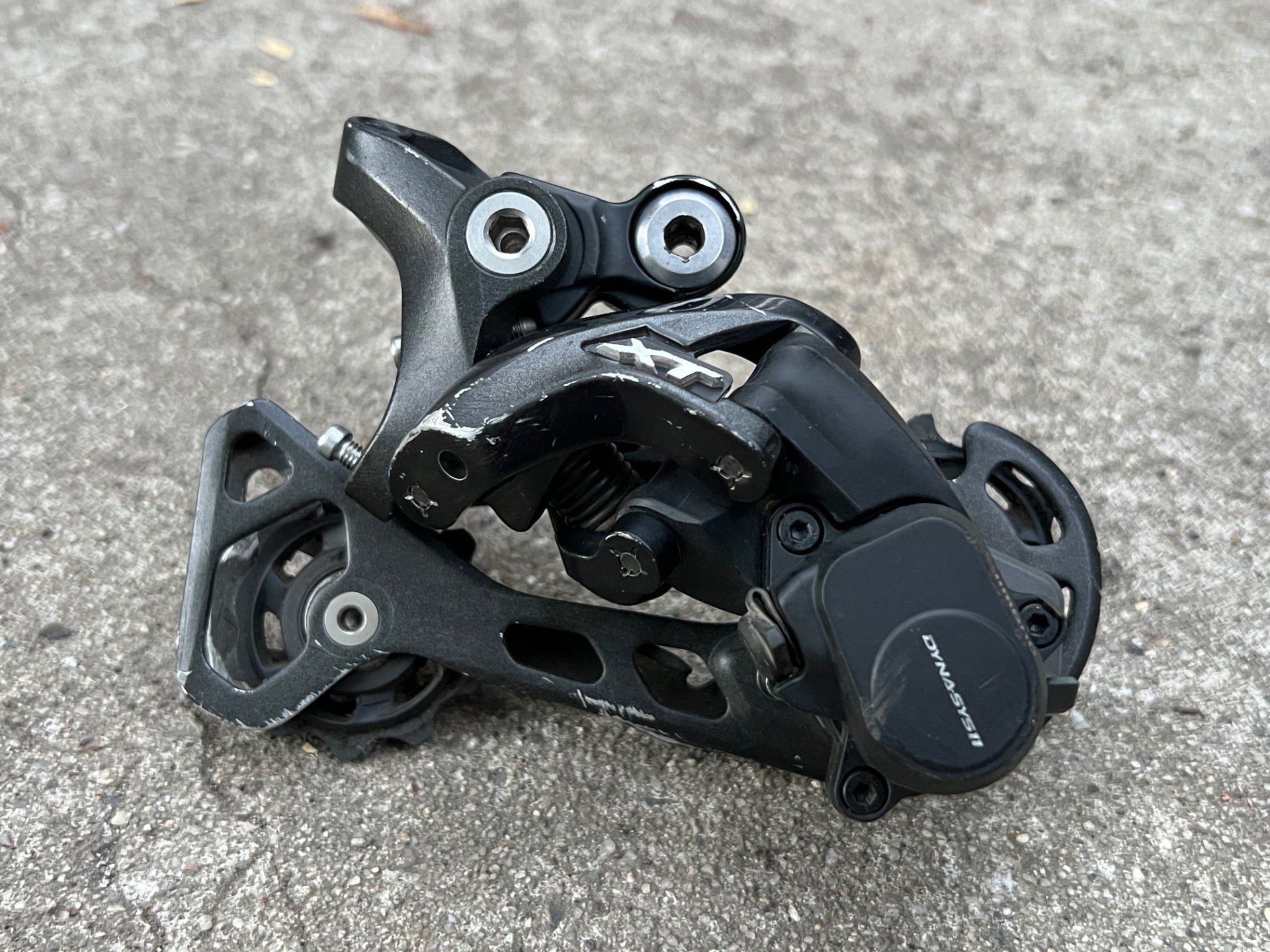 Shimano Deore XT M8000 GS 11 Speed Medium Cage Rear Derailleur Clutch Shadow  - Image 2