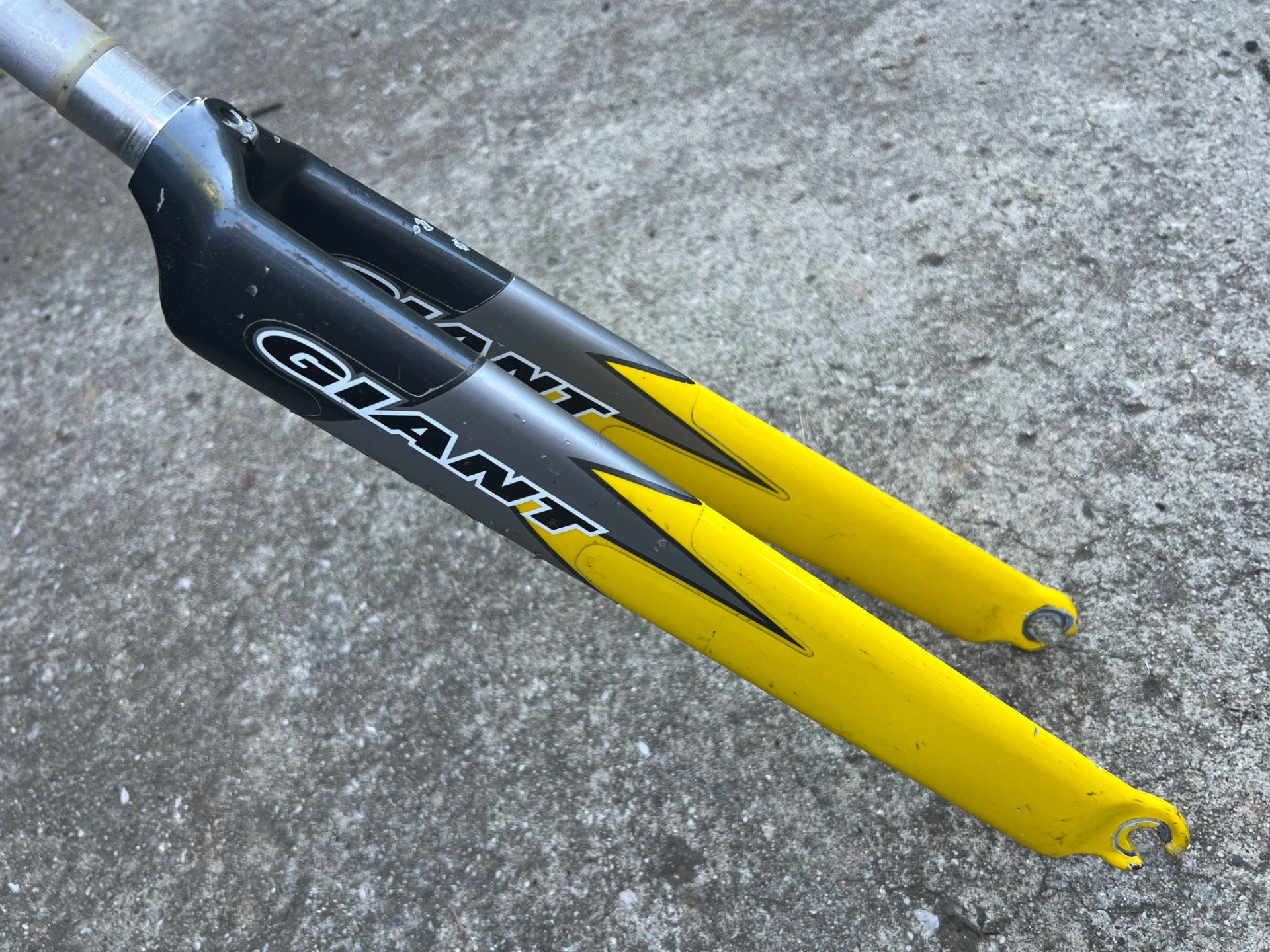 Giant Carbon Fork Aero 700c 1” 10.5” Threadless Steerer Road Yellow Gray Bike - Image 2