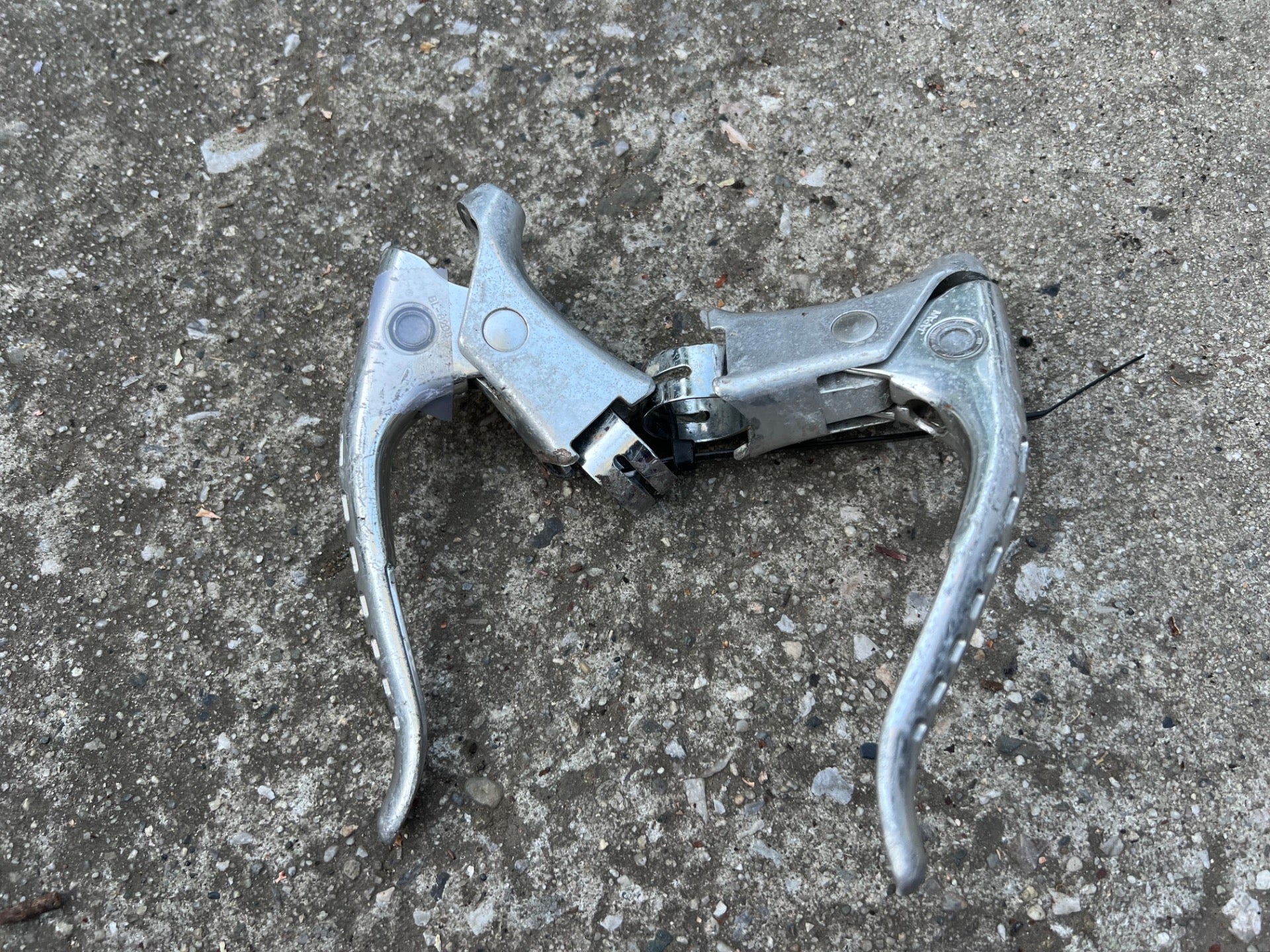 Shimano 600 BL-6208 Brake Levers Pair Vintage Retro Road Bike Drop Bar Silver  - Image 2