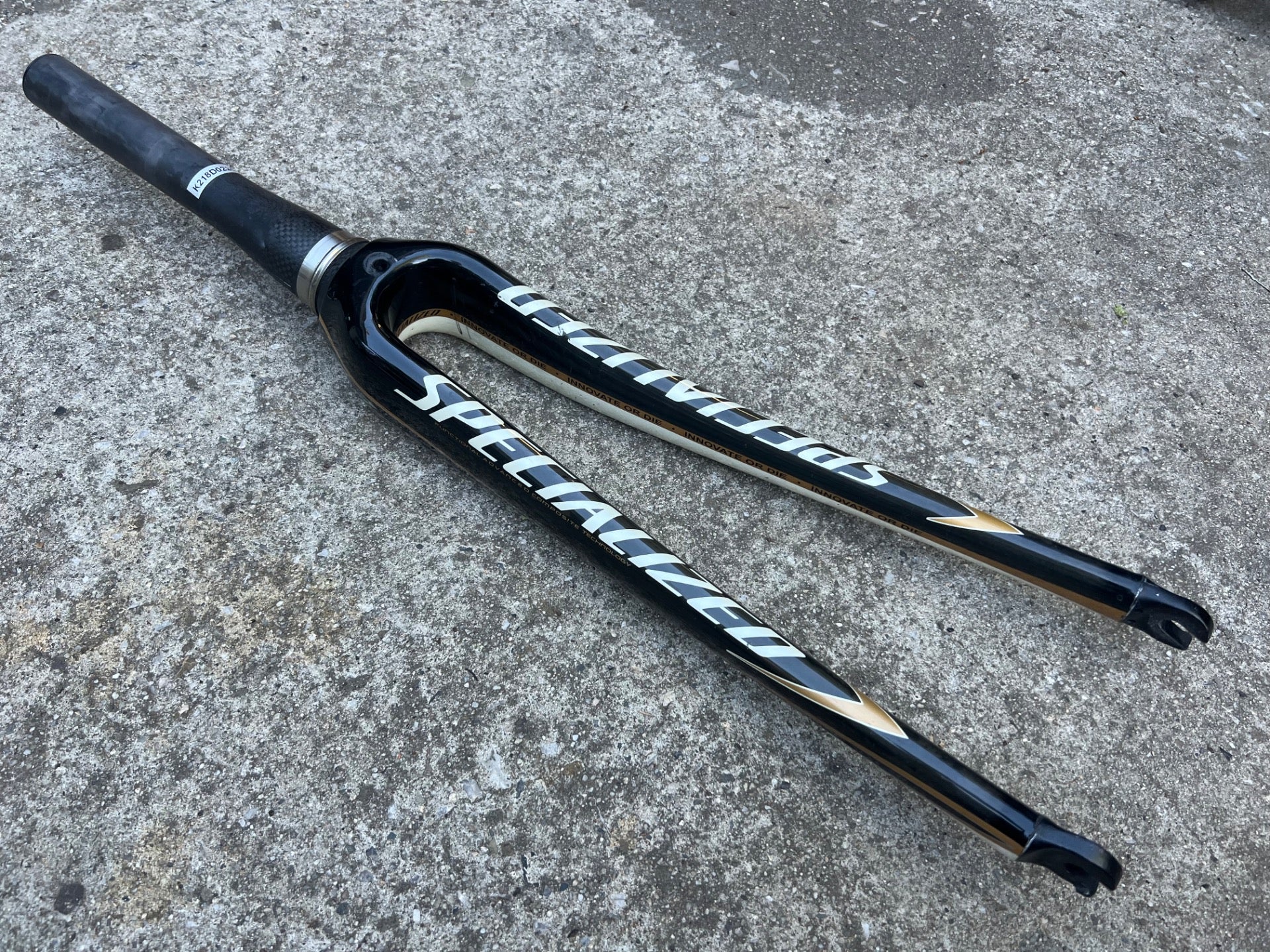 Specialized FACT 700c Carbon Fork 1 1/8” to 1 1/2” 8” Tapered Black Gold Road  - Image 2
