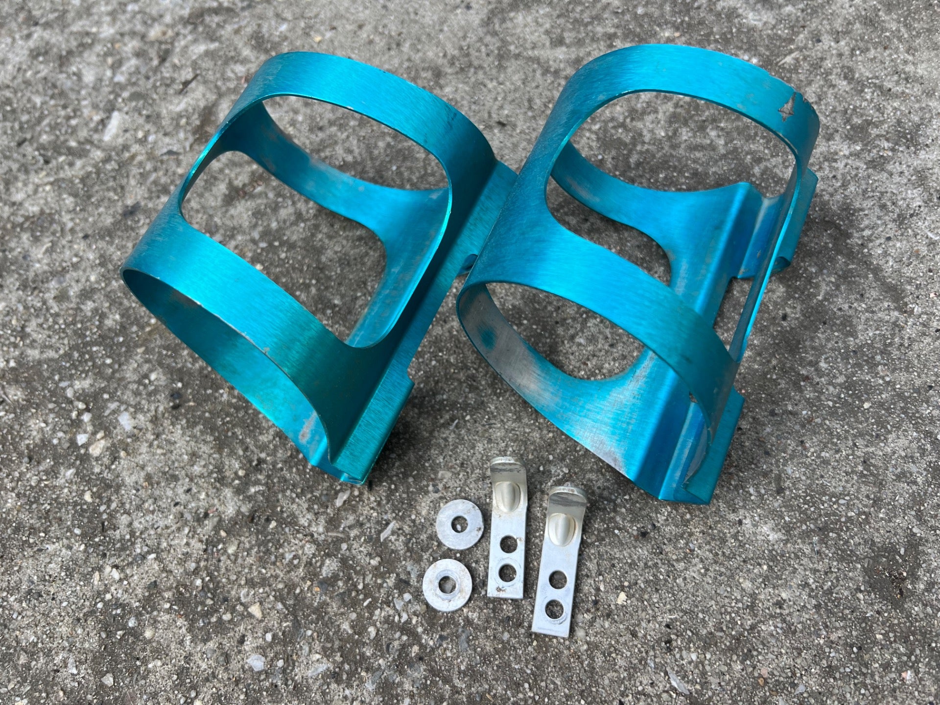 Ringle Bottle H20 Cages Blue Turquoise Anodized Pair 1990s Vintage Retro MTB  - Image 2