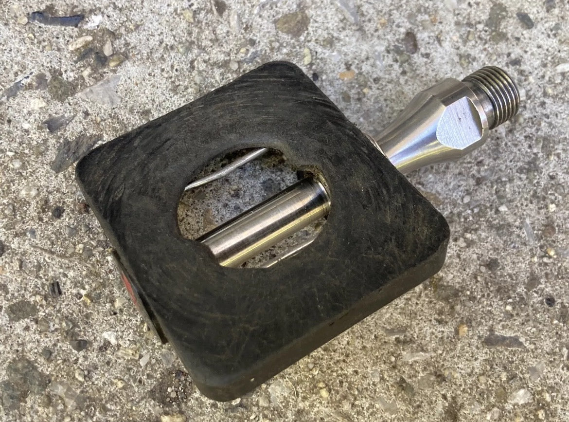 Avenir Vintage Clipless Right Drive Side Pedal Black MTB Retro Bike Silver Road - Image 2