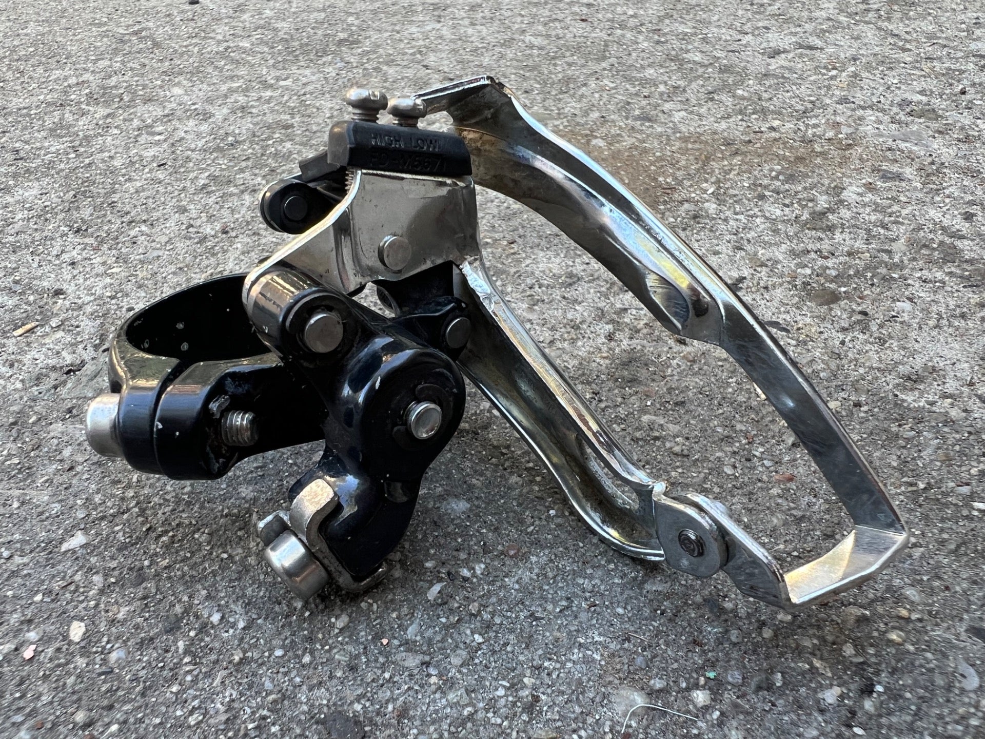 Shimano Deore LX FD-M567 31.8mm Top Pull Front Derailleur 3x8 Triple Black MTB  - Image 2