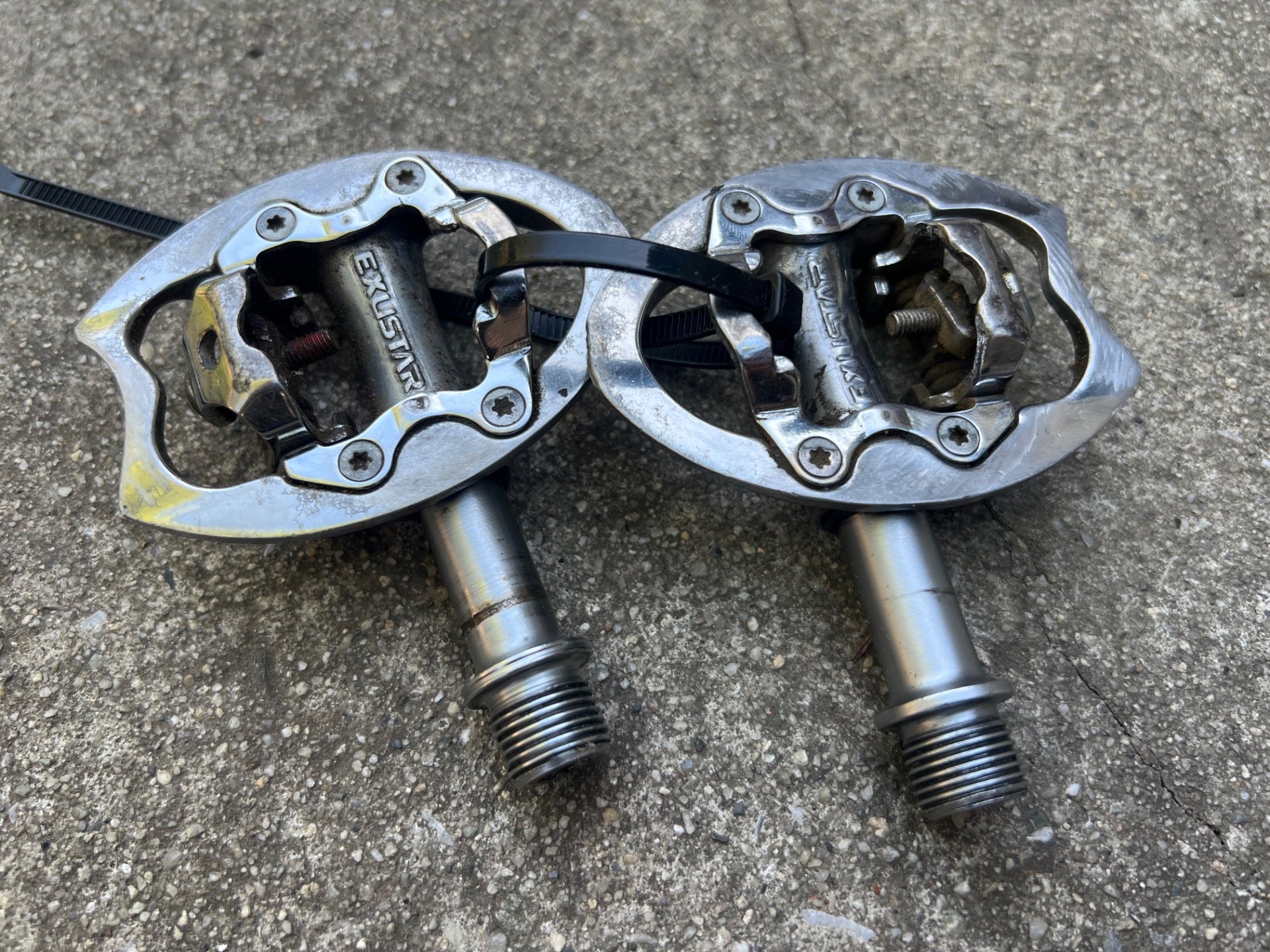 Exustar Clipless Pedals Gravel Road Bike SPD Silver Chrome Gray 9/16” - Image 2