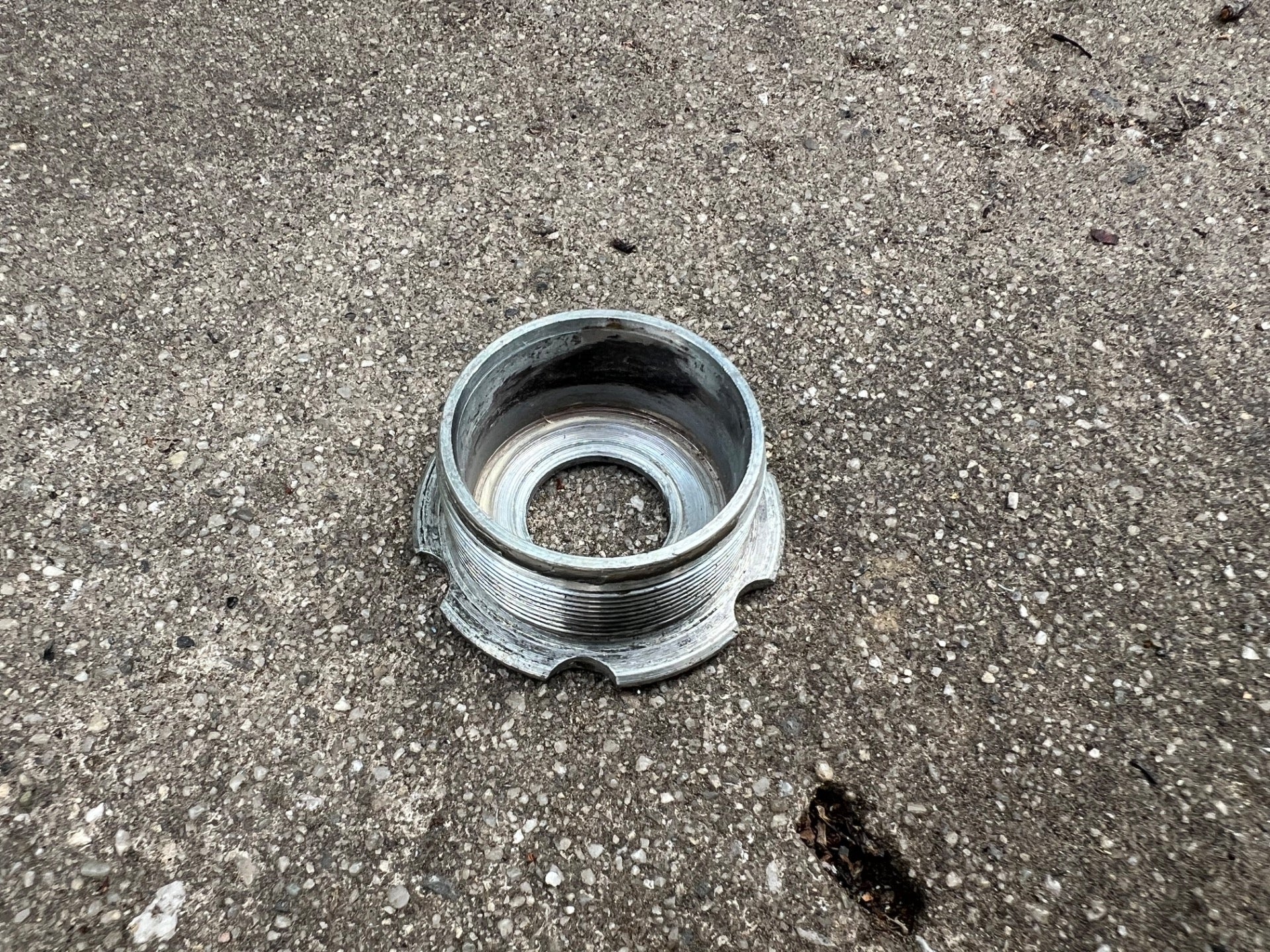 Campagnolo Mirage 1.37x24TPI Non Drive Side Left Bottom Bracket Cup Vintage Road - Image 2