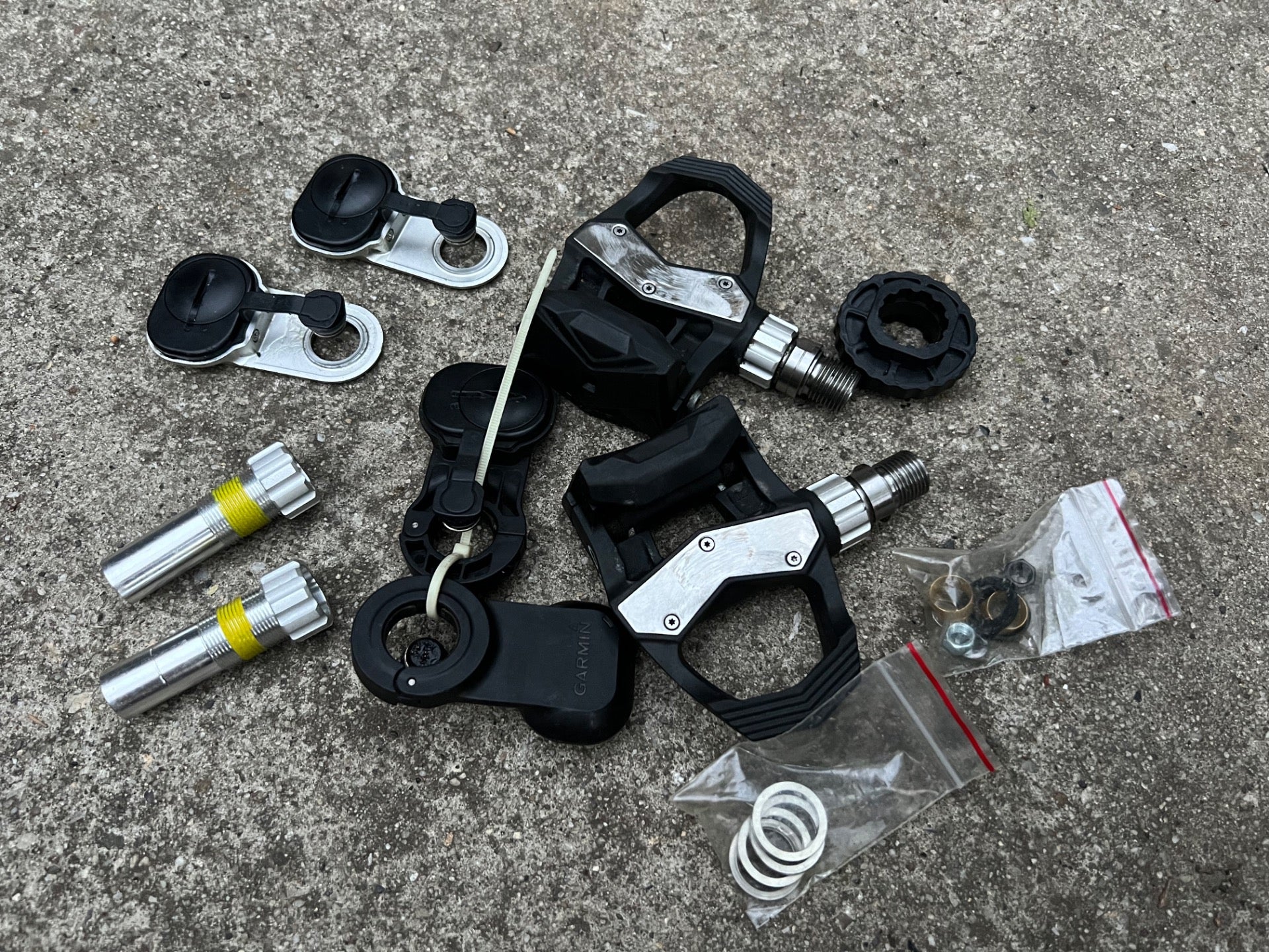Garmin Vector PR 3 Clipless Pedals Power Meter Plus Spare Parts Black Road  - Image 2