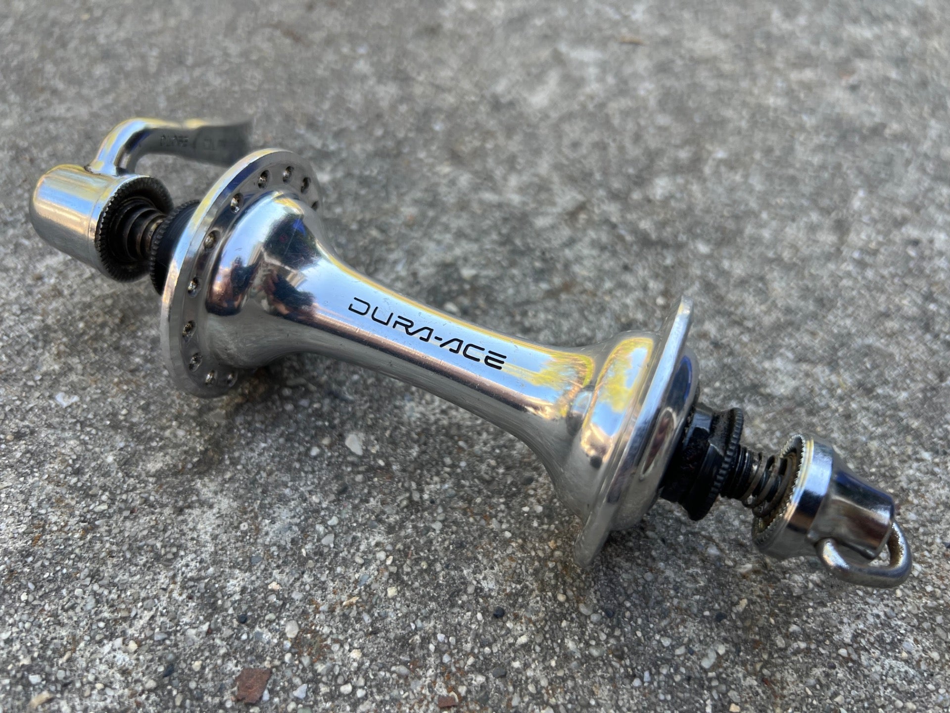 Shimano Dura Ace 7400 Front Hub 32H Hole 100mm Quick Release Vintage Road Bike  - Image 2