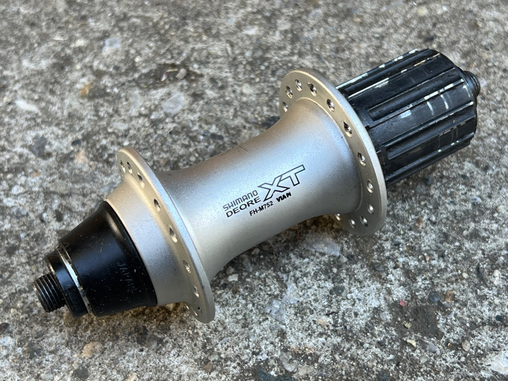Shimano Deore XT FH-M752 32H 135mm 8-10 Speed Rear Hub MTB Mountain Bike Silver - Image 2
