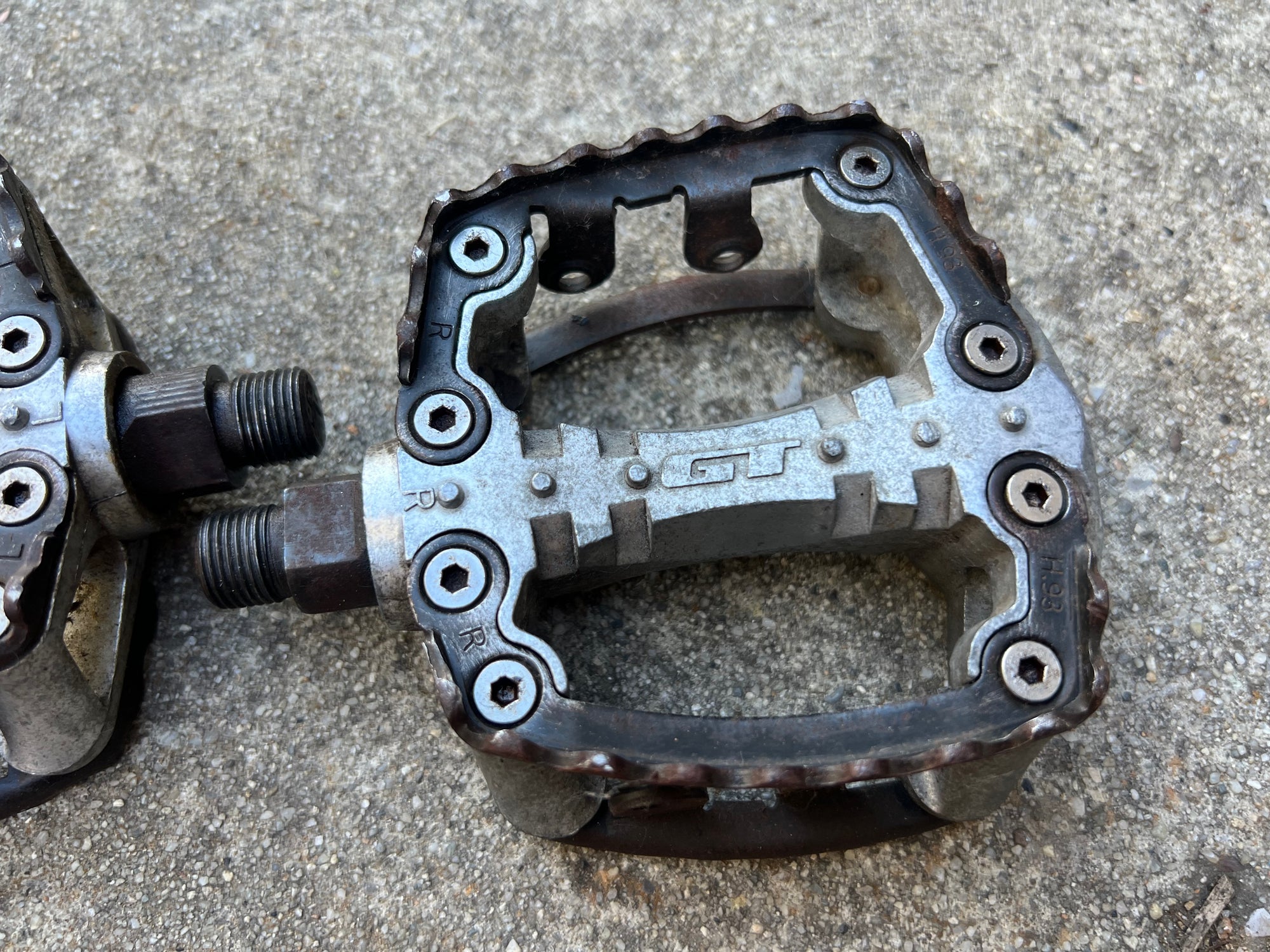 GT Pro Elite BMX Pedals 9/16” Vintage Silver Gray OG Platform