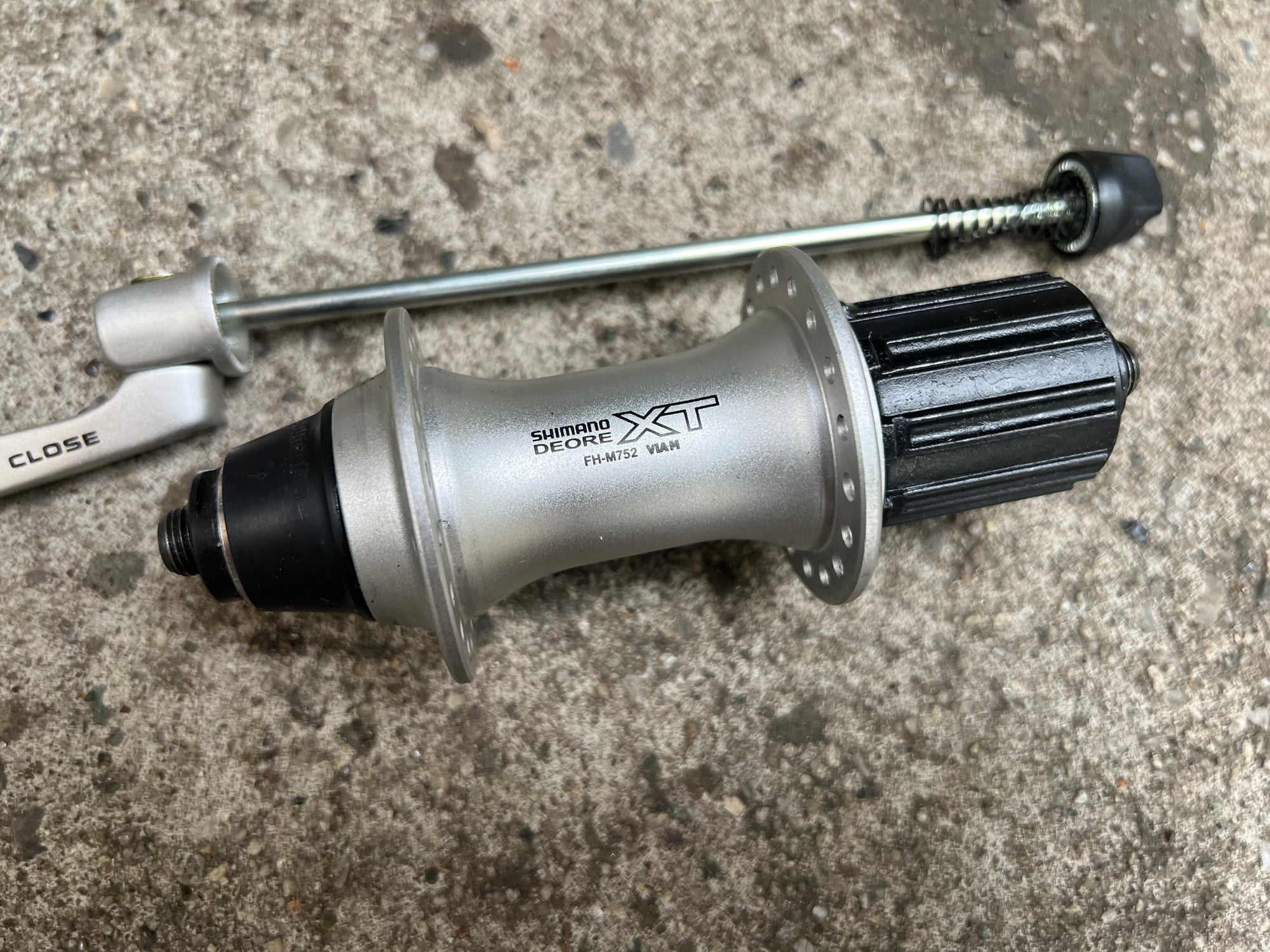 NOS Shimano Deore XT FH-M752 36H 135mm Rear Hub w Skewer Vintage MTB 8/9/10 Speed