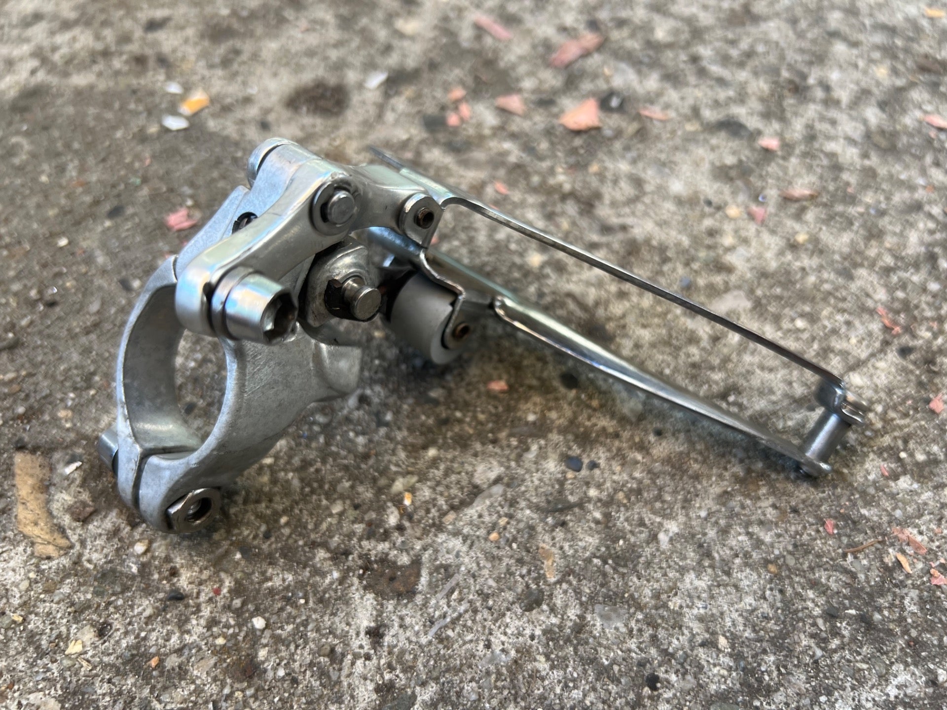 Shimano 600 FD-6207 28.6mm Bottom Pull Front Derailleur Vintage Double 2x7 Speed - Image 3