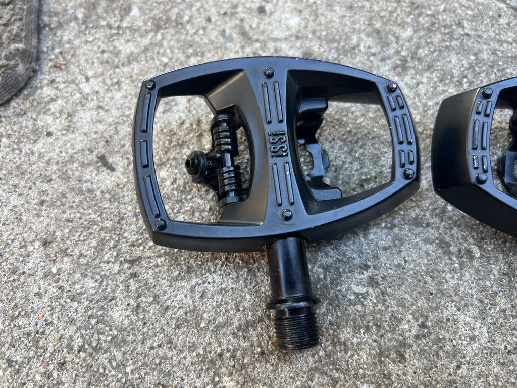 NEW ISSI Flip I Pedals Platform & SPD Gravel Touring Road Bike Black w Cleats  - Image 3