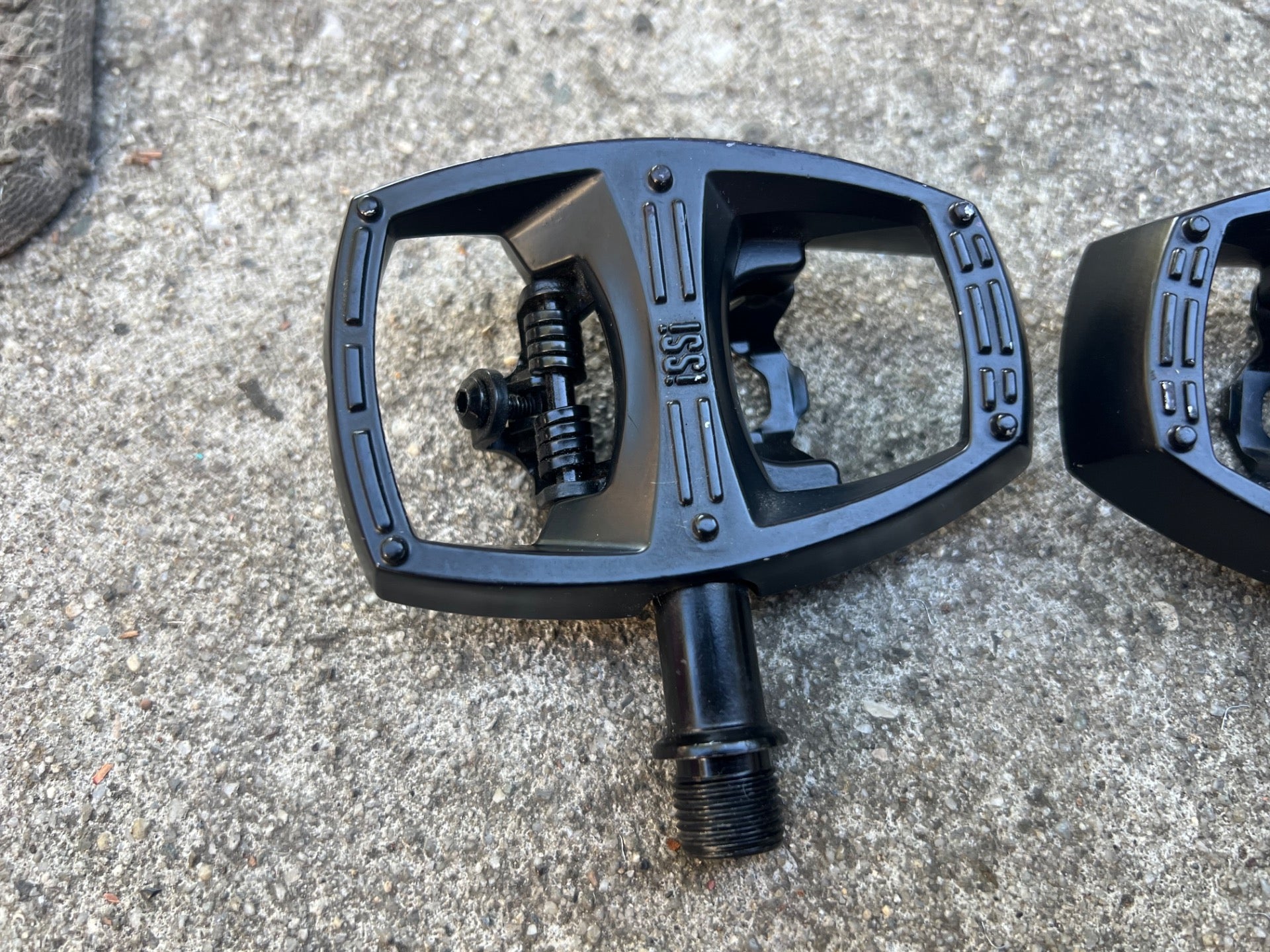 NEW ISSI Flip I Pedals Platform & SPD Gravel Touring Road Bike Black w Cleats  - Image 3