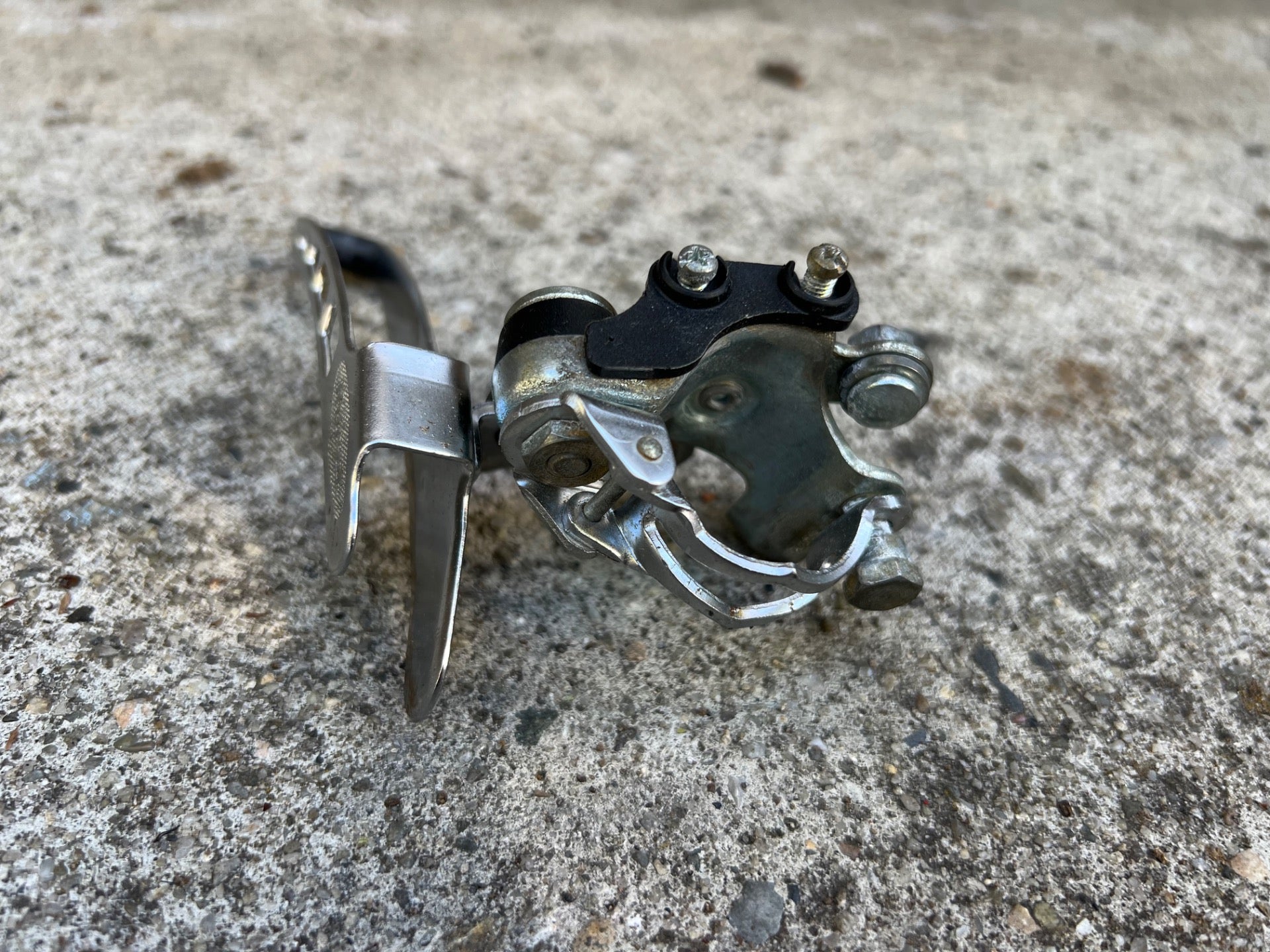 Huret Road Front Derailleur Vintage 28.6mm Bottom Pull Silver Chrome Retro - Image 3